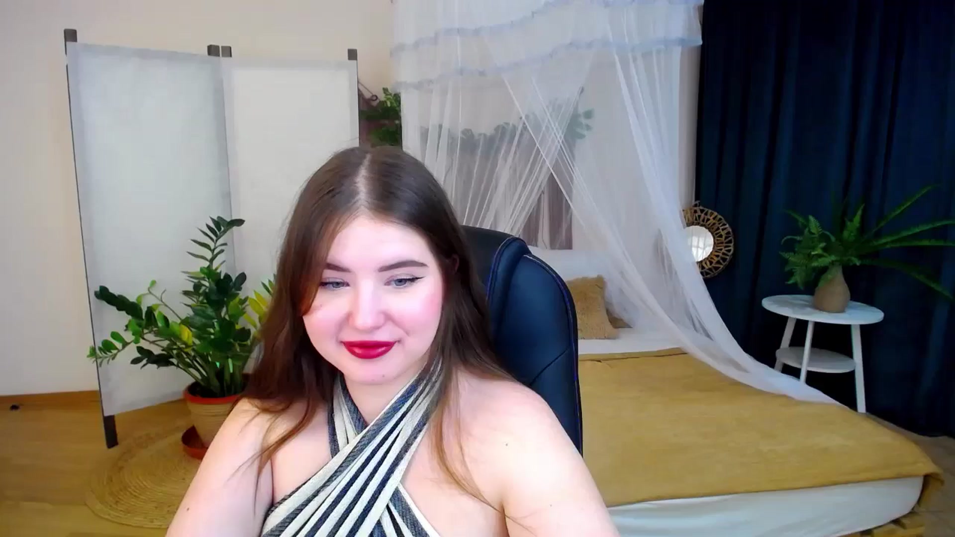 Gallery image thumbnail from AdmireMyEyes's myfreecams stream on, 11/27/2024, 21:09 image 4 of 20