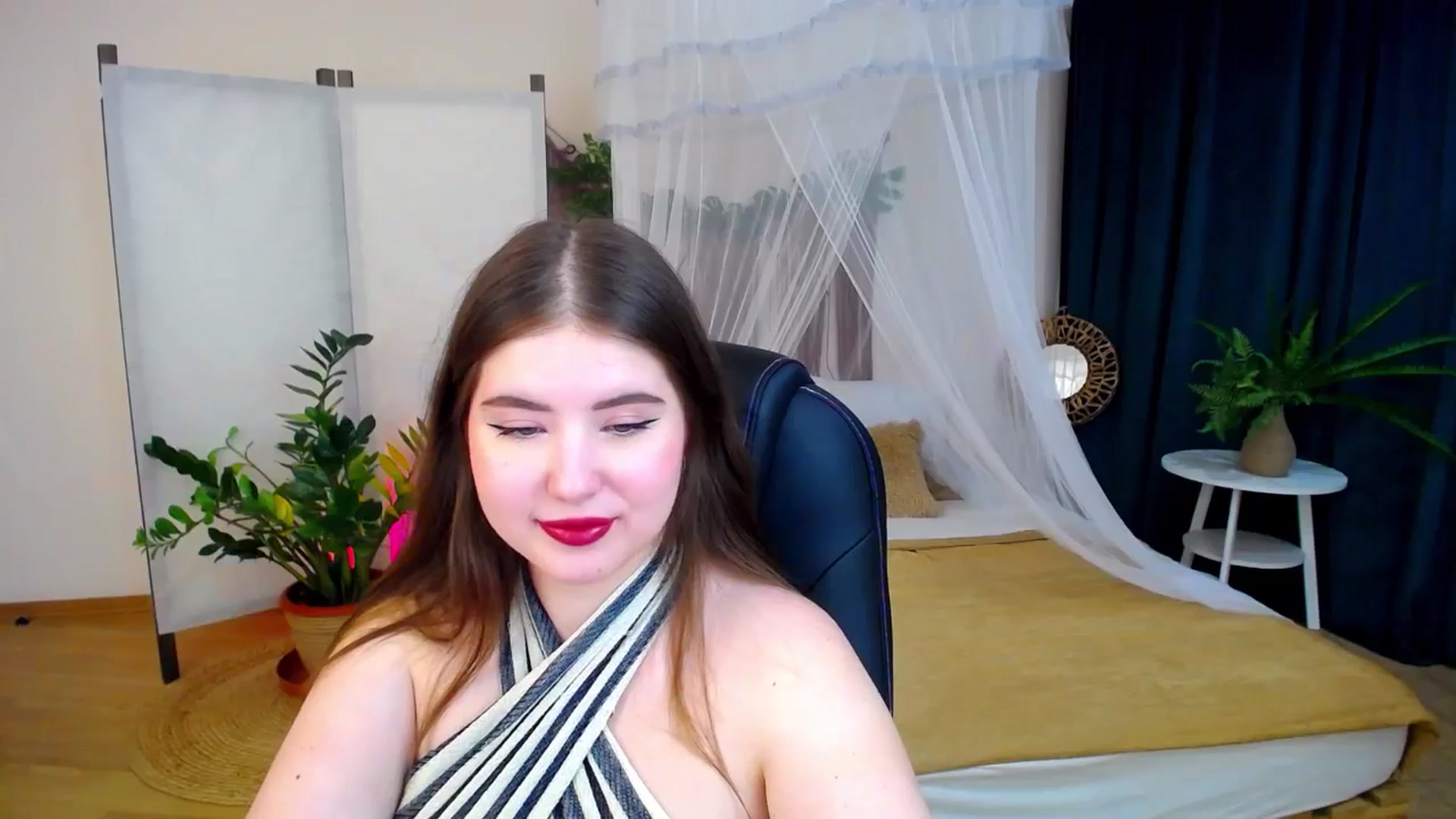 Gallery image thumbnail from AdmireMyEyes's myfreecams stream on, 11/27/2024, 21:09 image 5 of 20