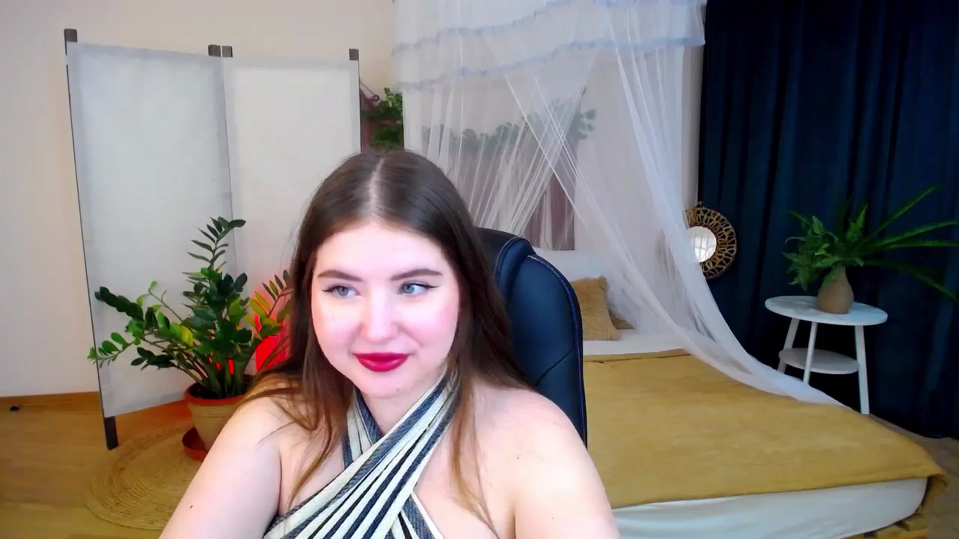 Gallery image thumbnail from AdmireMyEyes's myfreecams stream on, 11/27/2024, 21:09 image 6 of 20