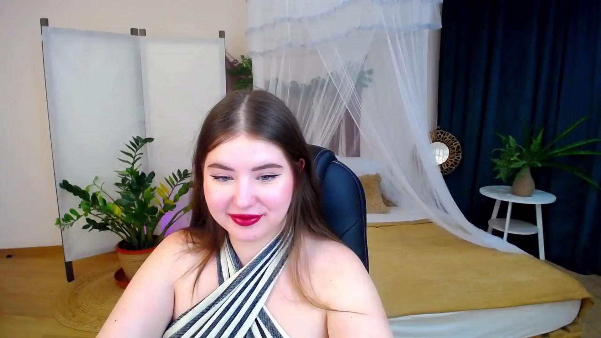 Gallery image thumbnail from AdmireMyEyes's myfreecams stream on, 11/27/2024, 21:09 image 3 of 20