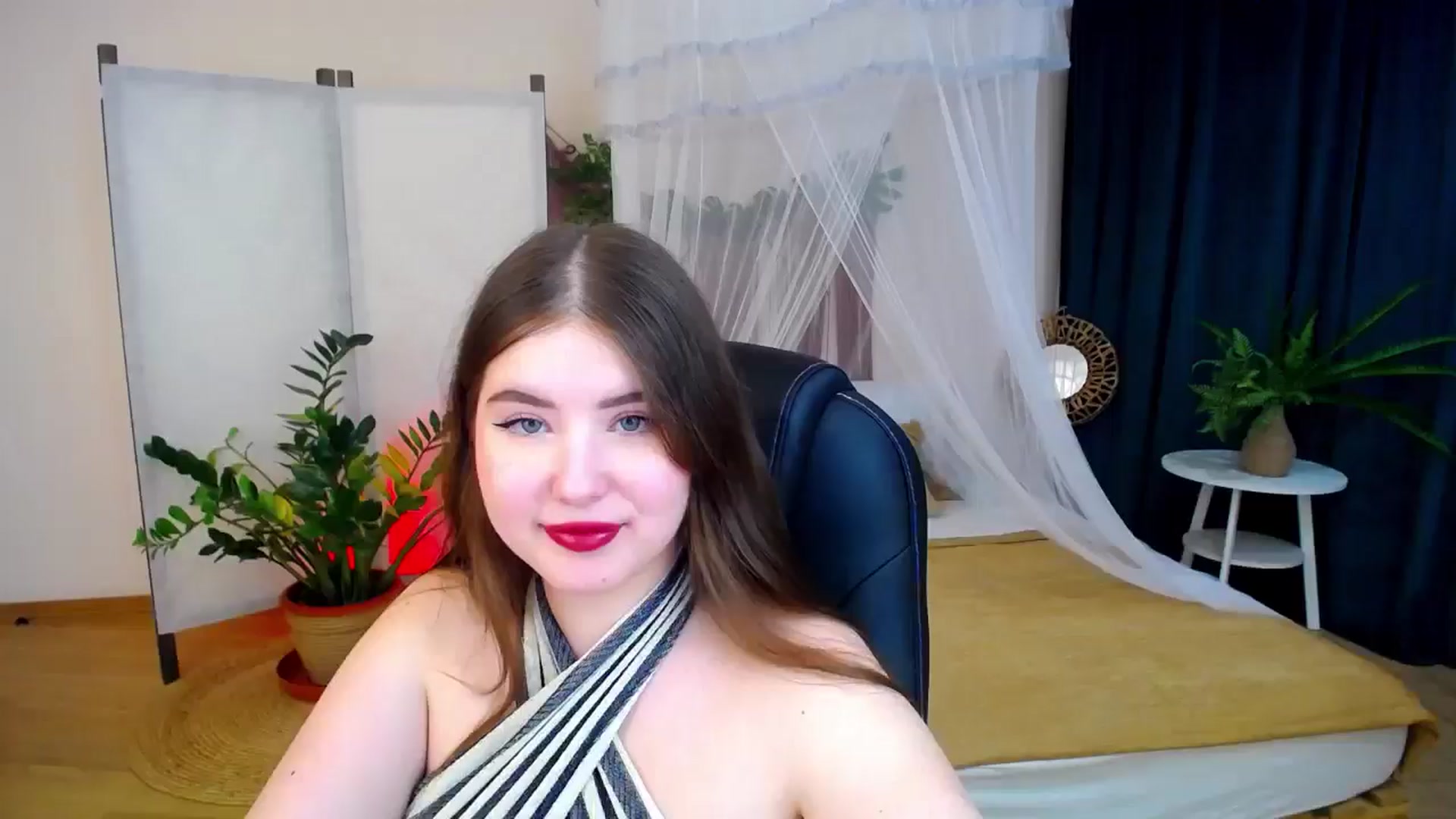 Gallery image thumbnail from AdmireMyEyes's myfreecams stream on, 11/27/2024, 21:09 image 2 of 20
