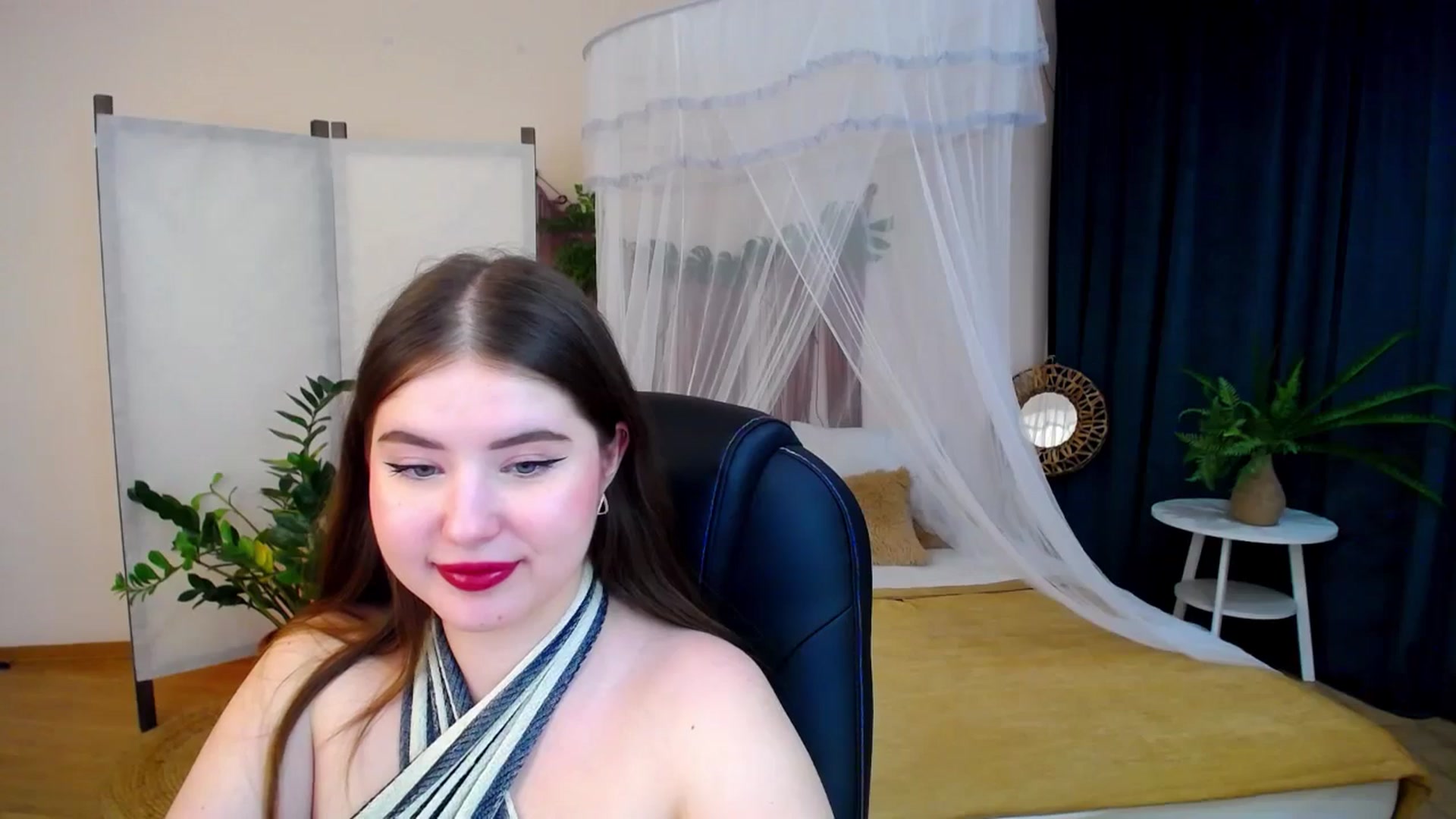 Gallery image thumbnail from AdmireMyEyes's myfreecams stream on, 11/27/2024, 22:25 image 17 of 20