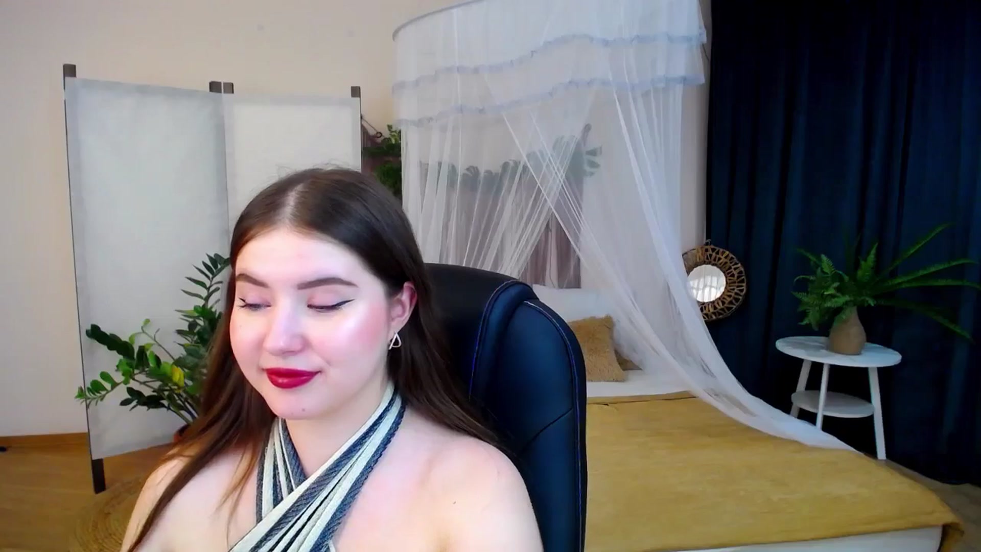 Gallery image thumbnail from AdmireMyEyes's myfreecams stream on, 11/27/2024, 22:25 image 16 of 20