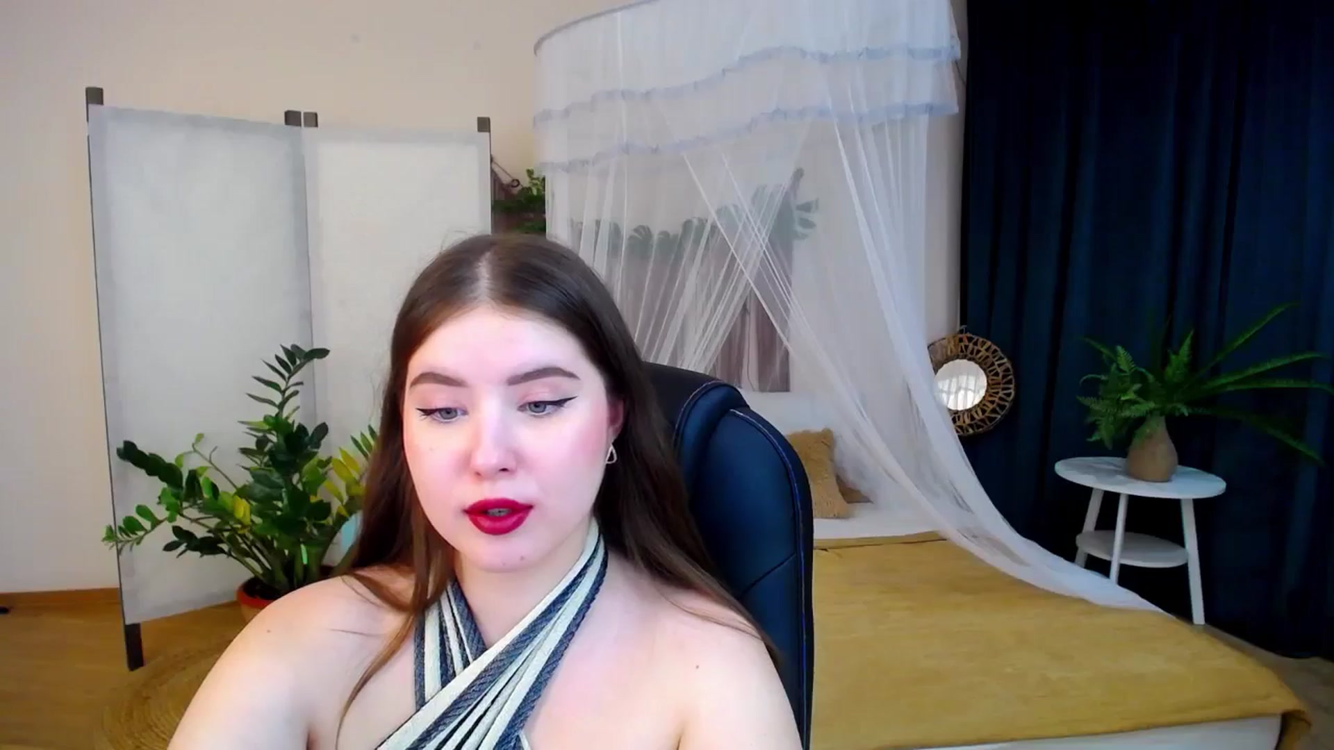 Gallery image thumbnail from AdmireMyEyes's myfreecams stream on, 11/27/2024, 22:25 image 9 of 20