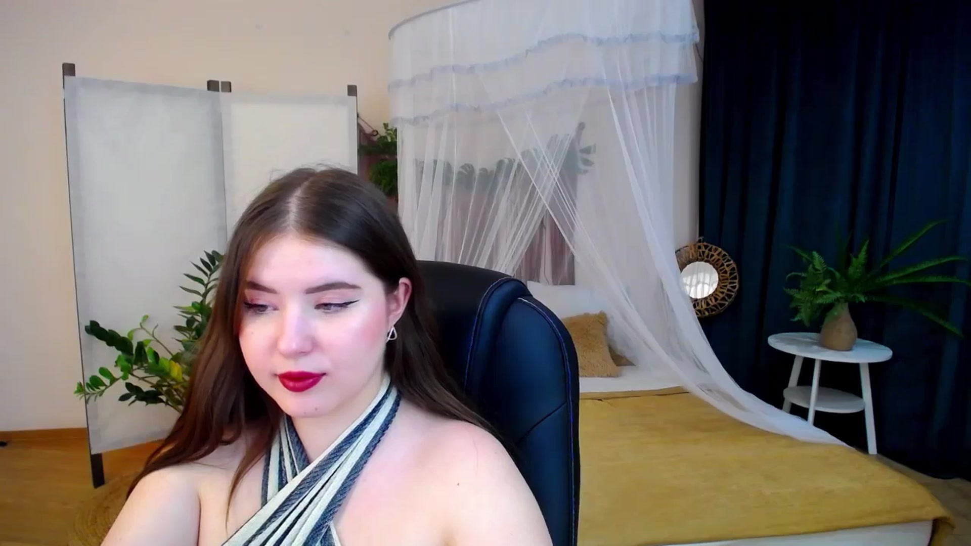 Gallery image thumbnail from AdmireMyEyes's myfreecams stream on, 11/27/2024, 22:25 image 14 of 20