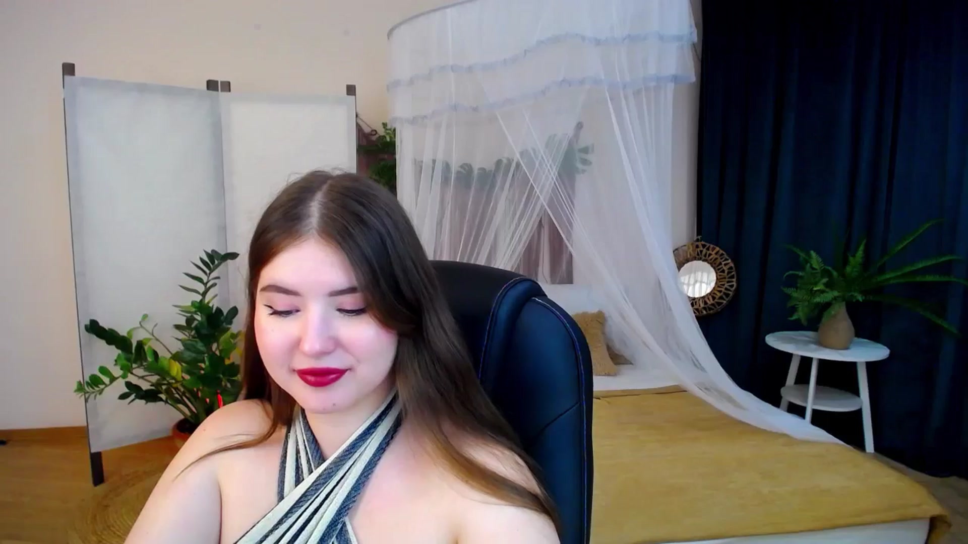 Gallery image thumbnail from AdmireMyEyes's myfreecams stream on, 11/27/2024, 22:25 image 5 of 20