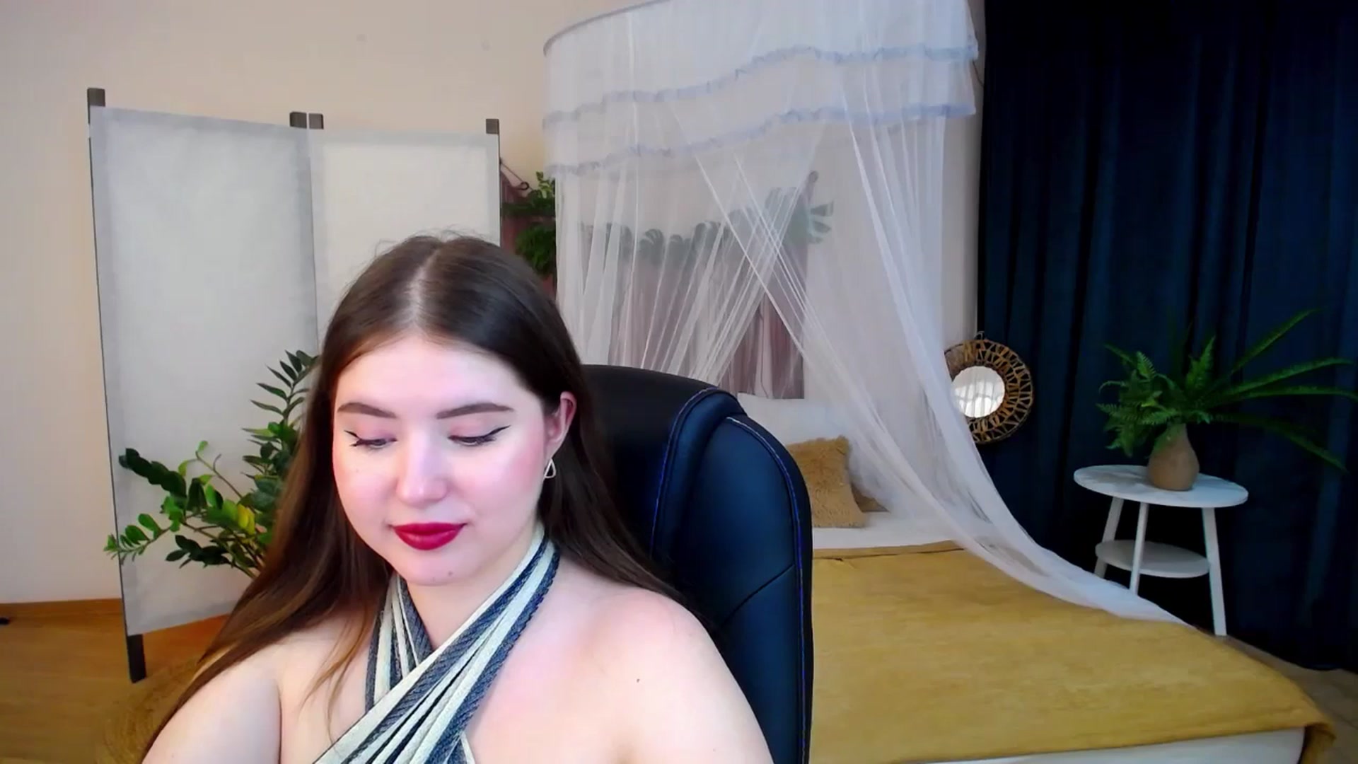 Gallery image thumbnail from AdmireMyEyes's myfreecams stream on, 11/27/2024, 22:25 image 15 of 20