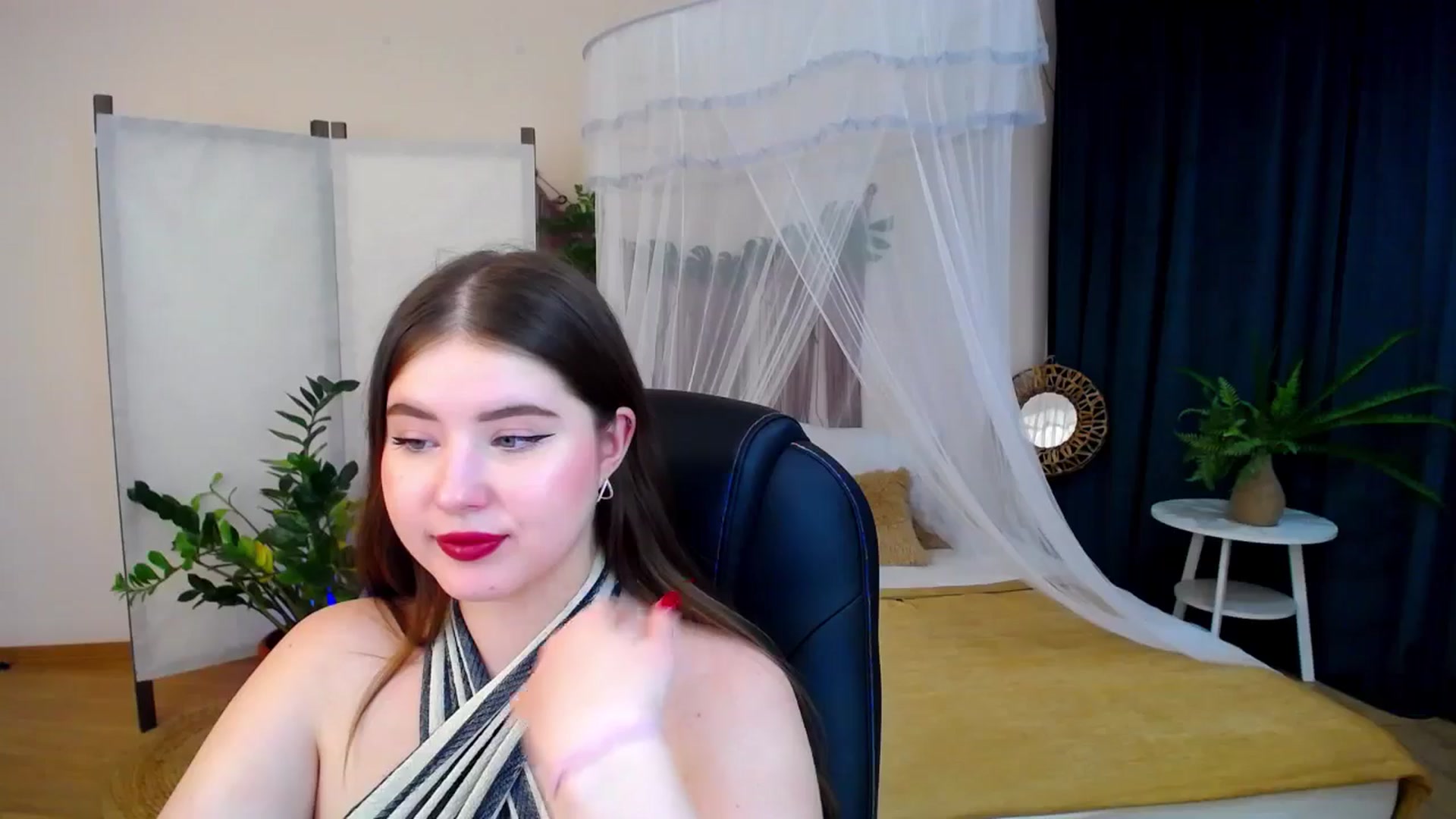 Gallery image thumbnail from AdmireMyEyes's myfreecams stream on, 11/27/2024, 22:25 image 12 of 20