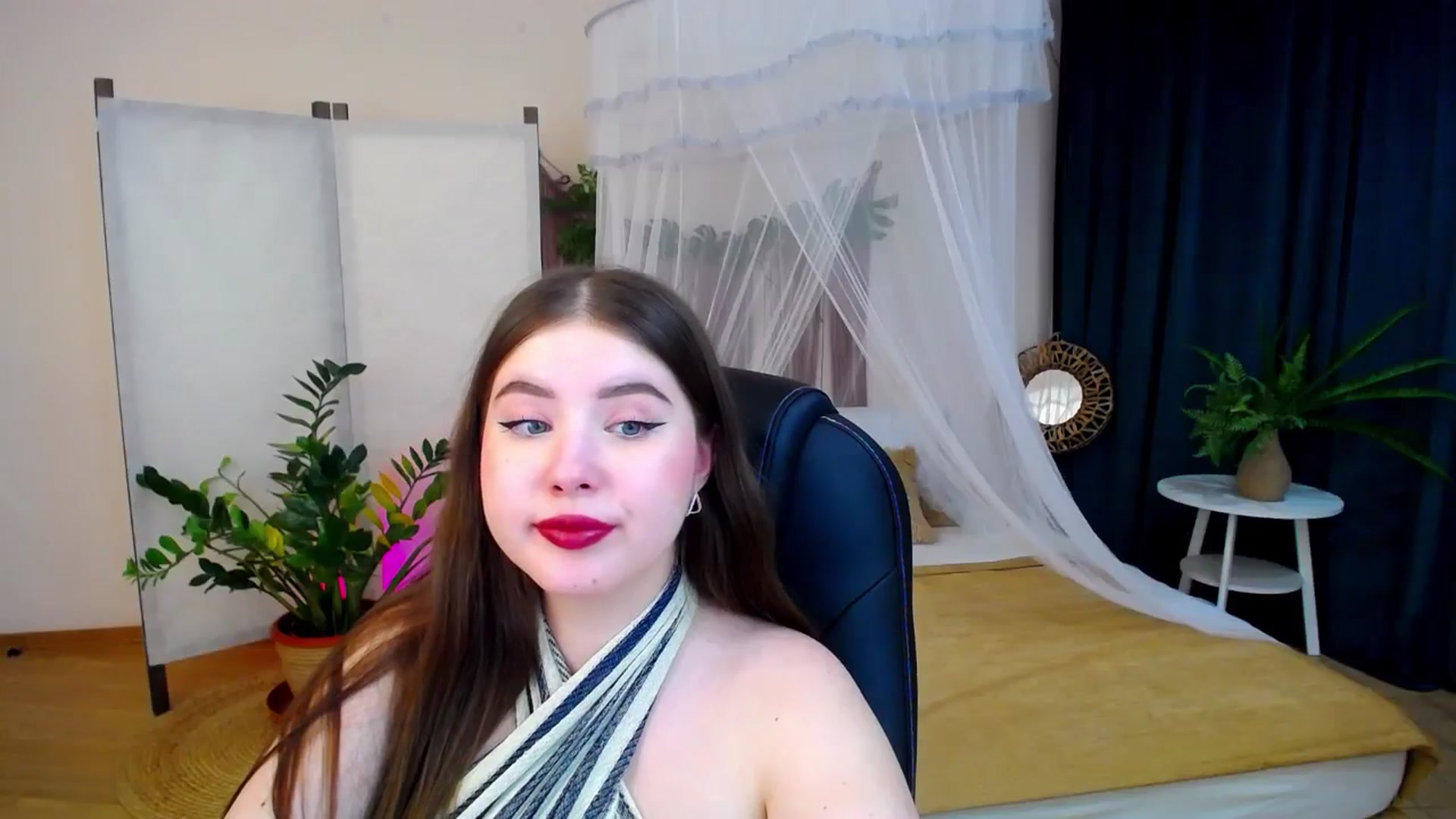 Gallery image thumbnail from AdmireMyEyes's myfreecams stream on, 11/27/2024, 23:18 image 17 of 20