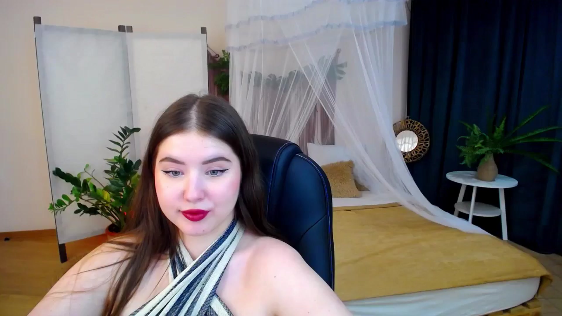 Gallery image thumbnail from AdmireMyEyes's myfreecams stream on, 11/27/2024, 23:47 image 16 of 20