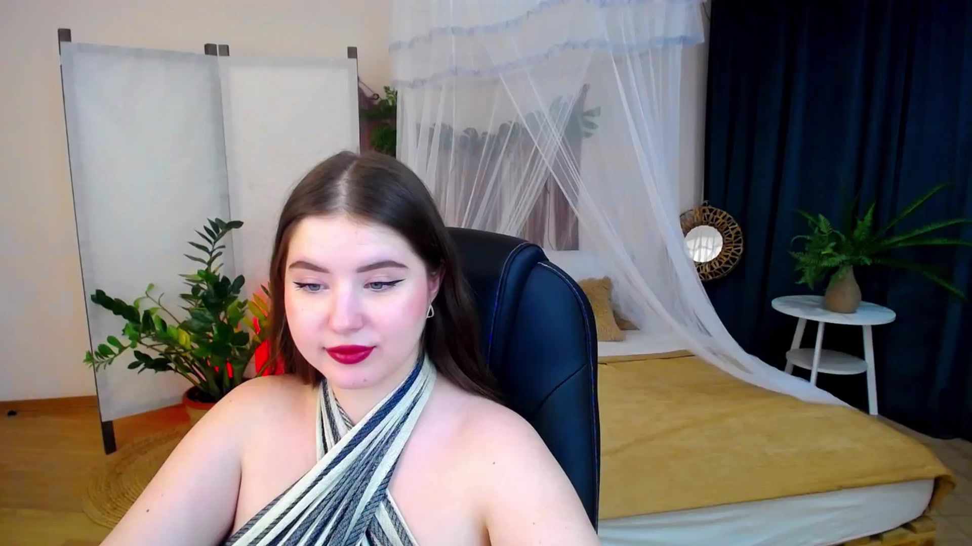 Gallery image thumbnail from AdmireMyEyes's myfreecams stream on, 11/27/2024, 23:47 image 10 of 20