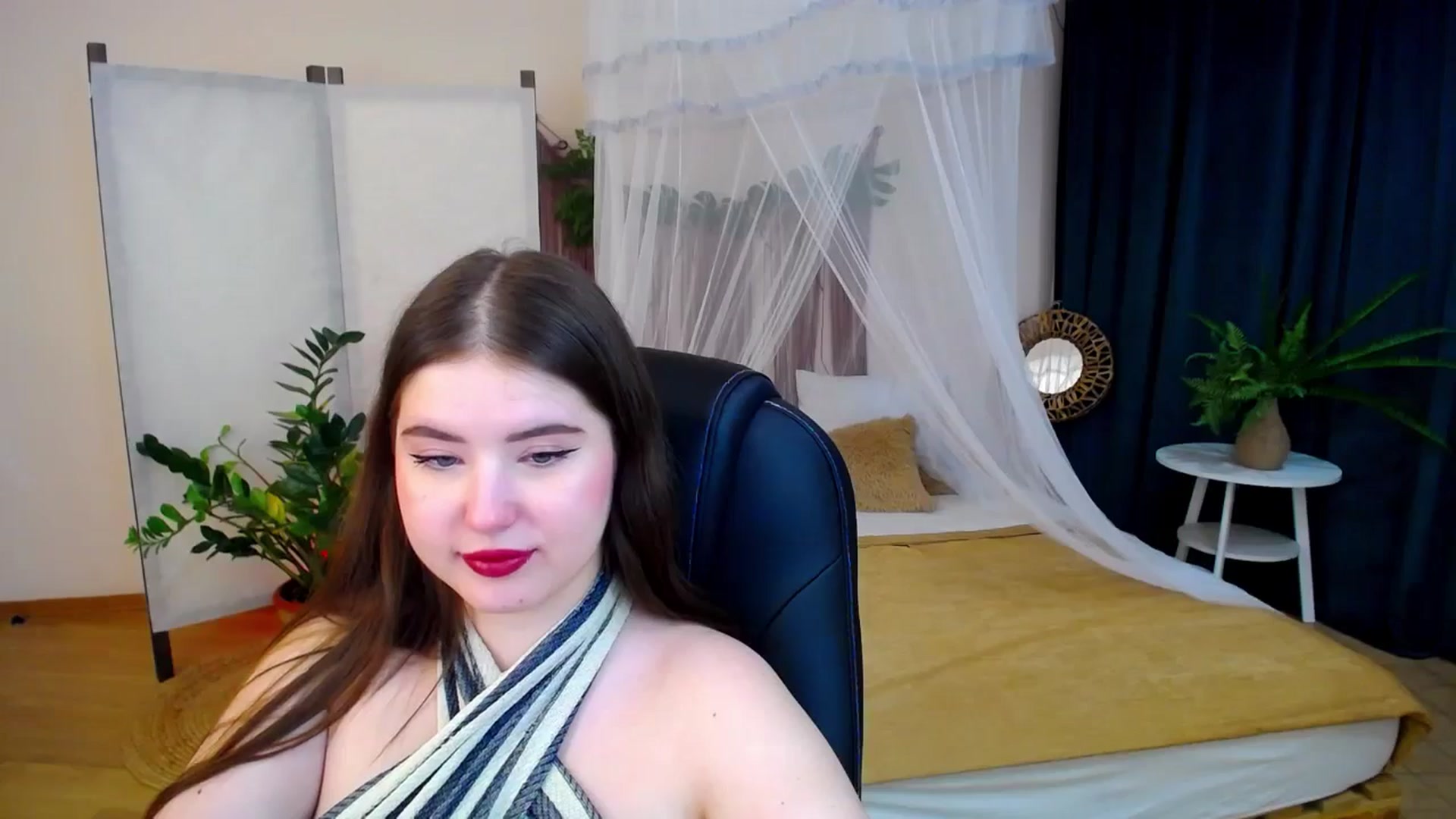 Gallery image thumbnail from AdmireMyEyes's myfreecams stream on, 11/27/2024, 23:47 image 15 of 20