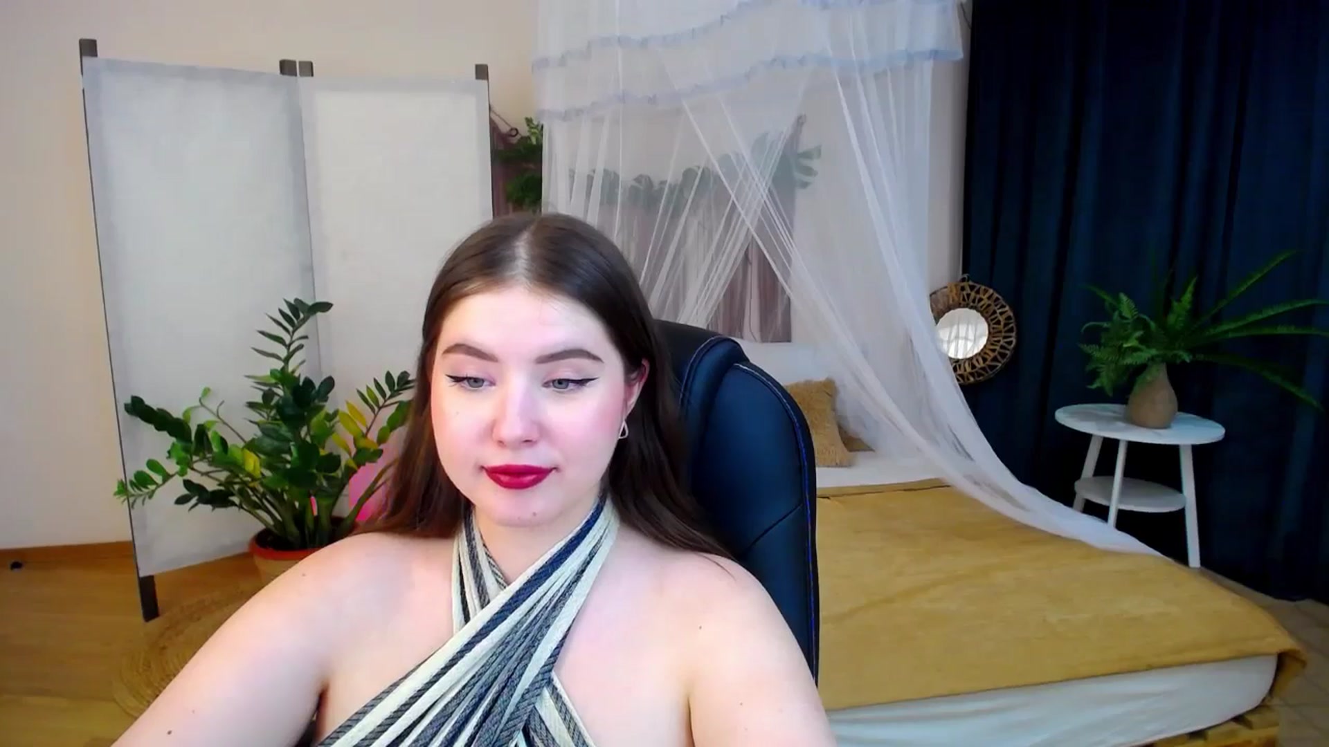 Gallery image thumbnail from AdmireMyEyes's myfreecams stream on, 11/27/2024, 23:47 image 8 of 20
