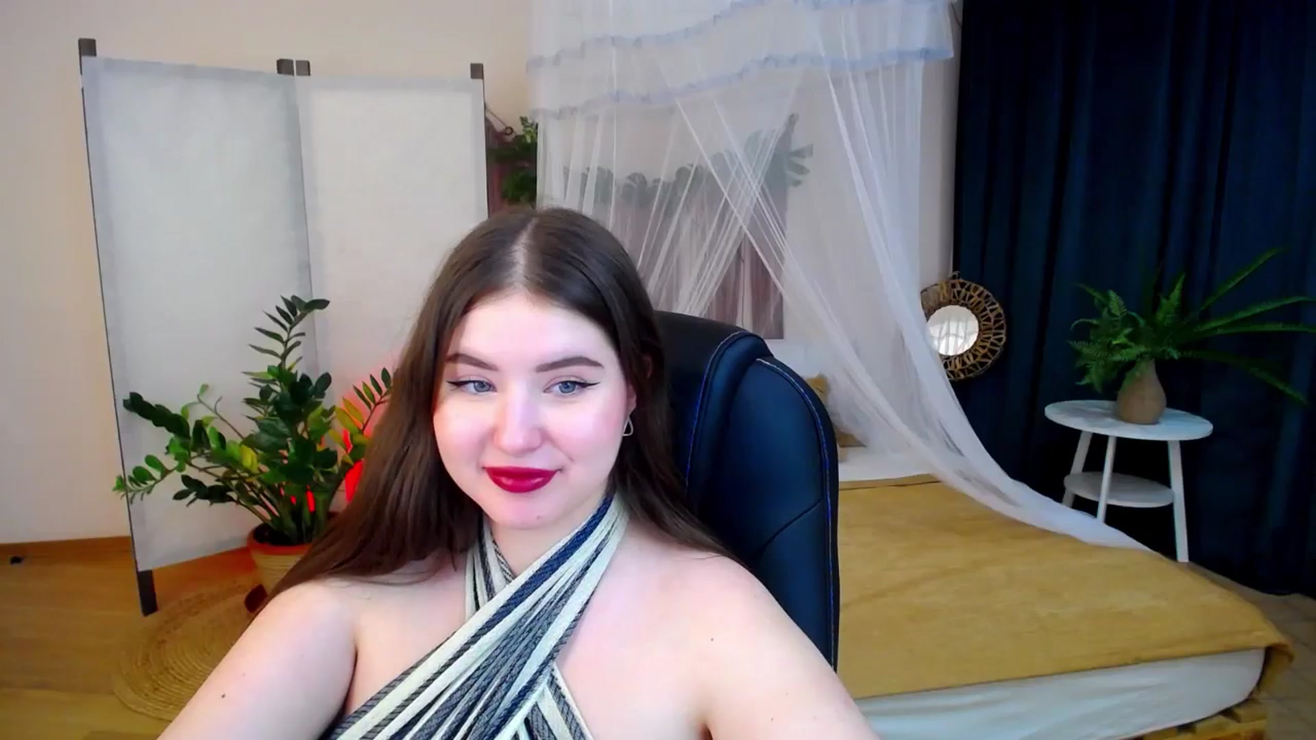 Gallery image thumbnail from AdmireMyEyes's myfreecams stream on, 11/27/2024, 23:47 image 2 of 20