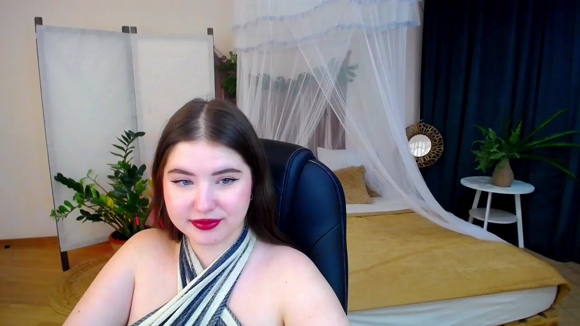 Gallery image thumbnail from AdmireMyEyes's myfreecams stream on, 11/27/2024, 23:47 image 12 of 20
