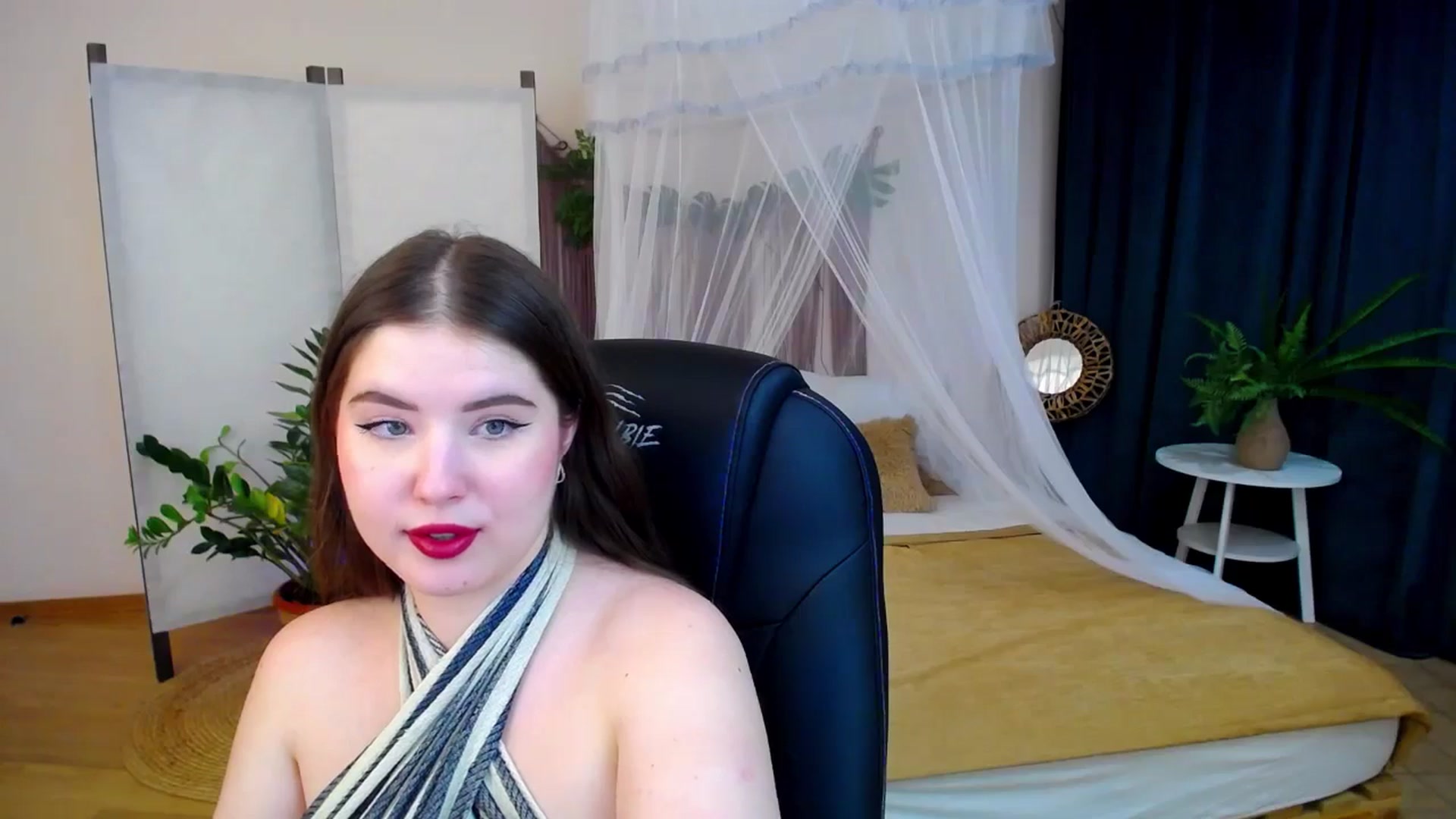 Gallery image thumbnail from AdmireMyEyes's myfreecams stream on, 11/27/2024, 23:47 image 9 of 20