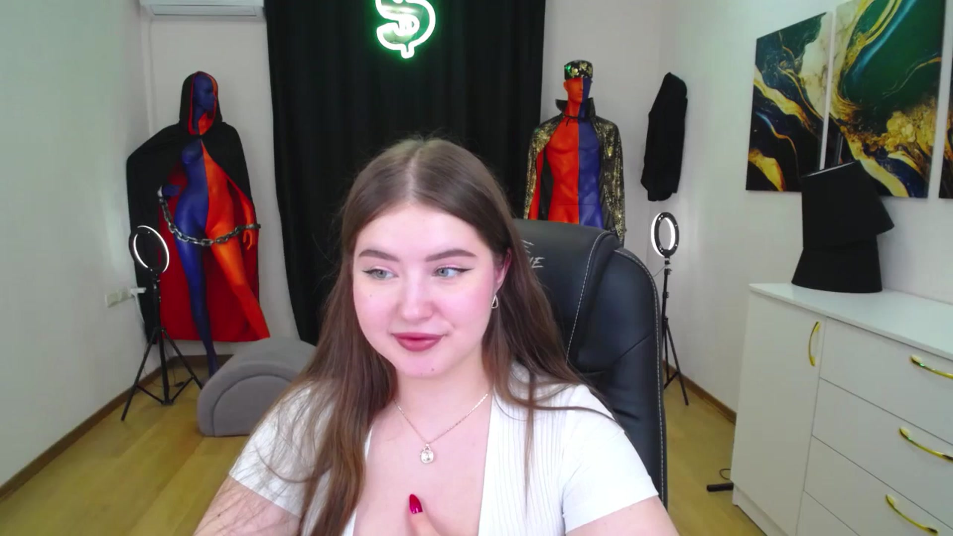 Gallery image thumbnail from AdmireMyEyes's myfreecams stream on, 11/28/2024, 19:15 image 19 of 20