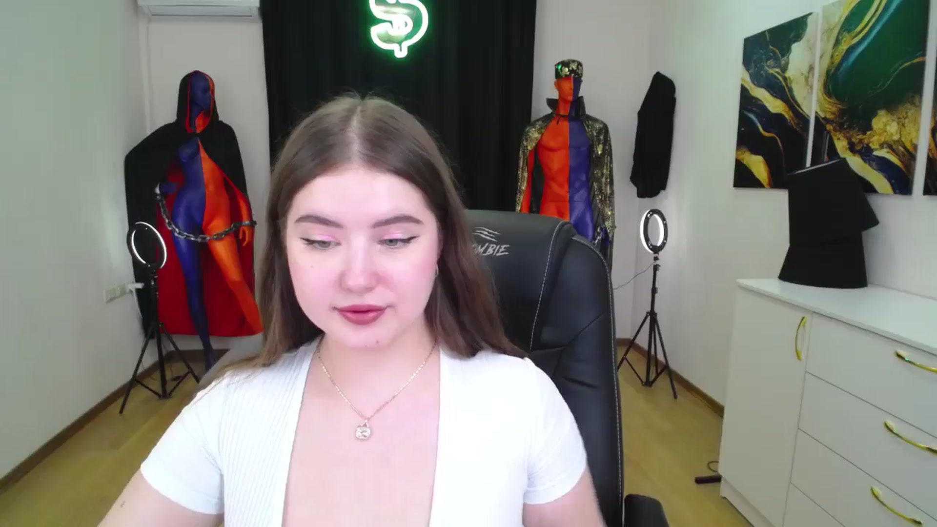 Gallery image thumbnail from AdmireMyEyes's myfreecams stream on, 11/28/2024, 19:15 image 11 of 20