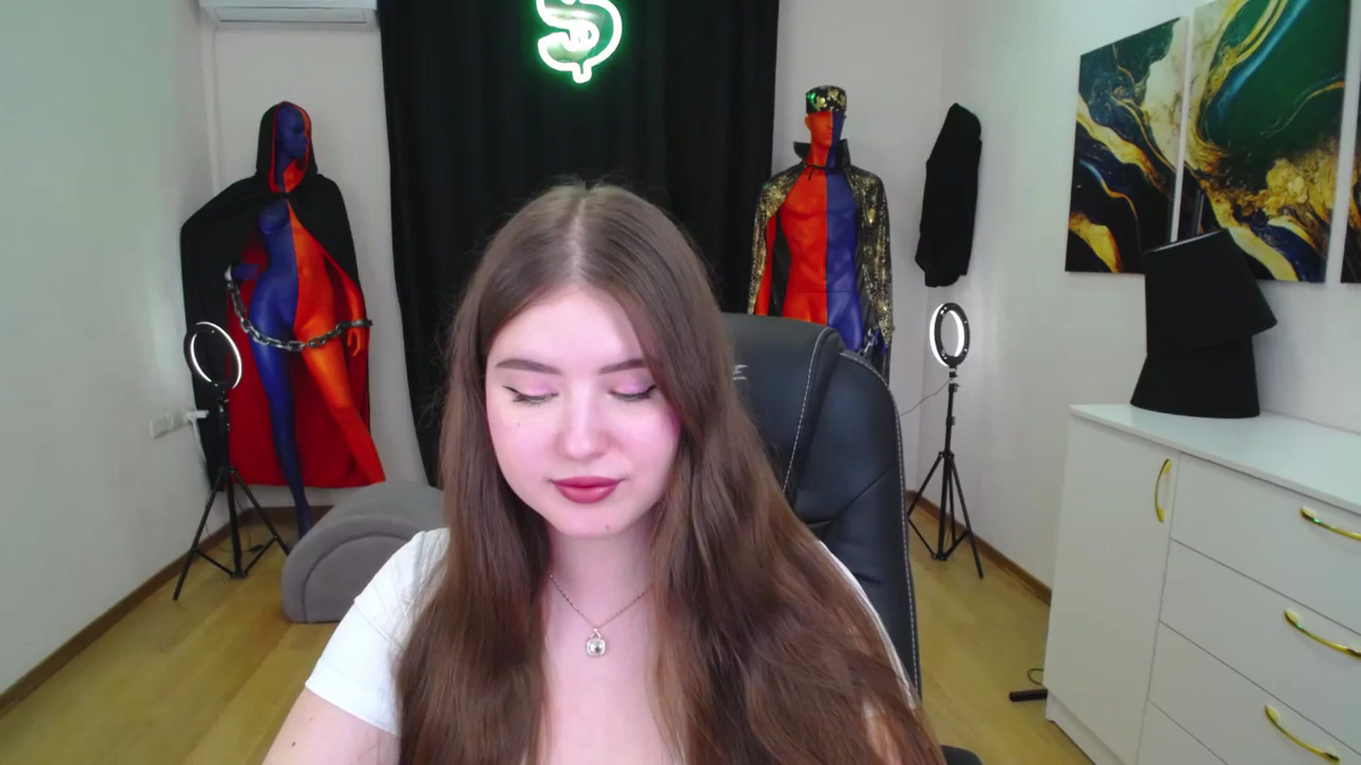 Gallery image thumbnail from AdmireMyEyes's myfreecams stream on, 11/28/2024, 19:15 image 20 of 20