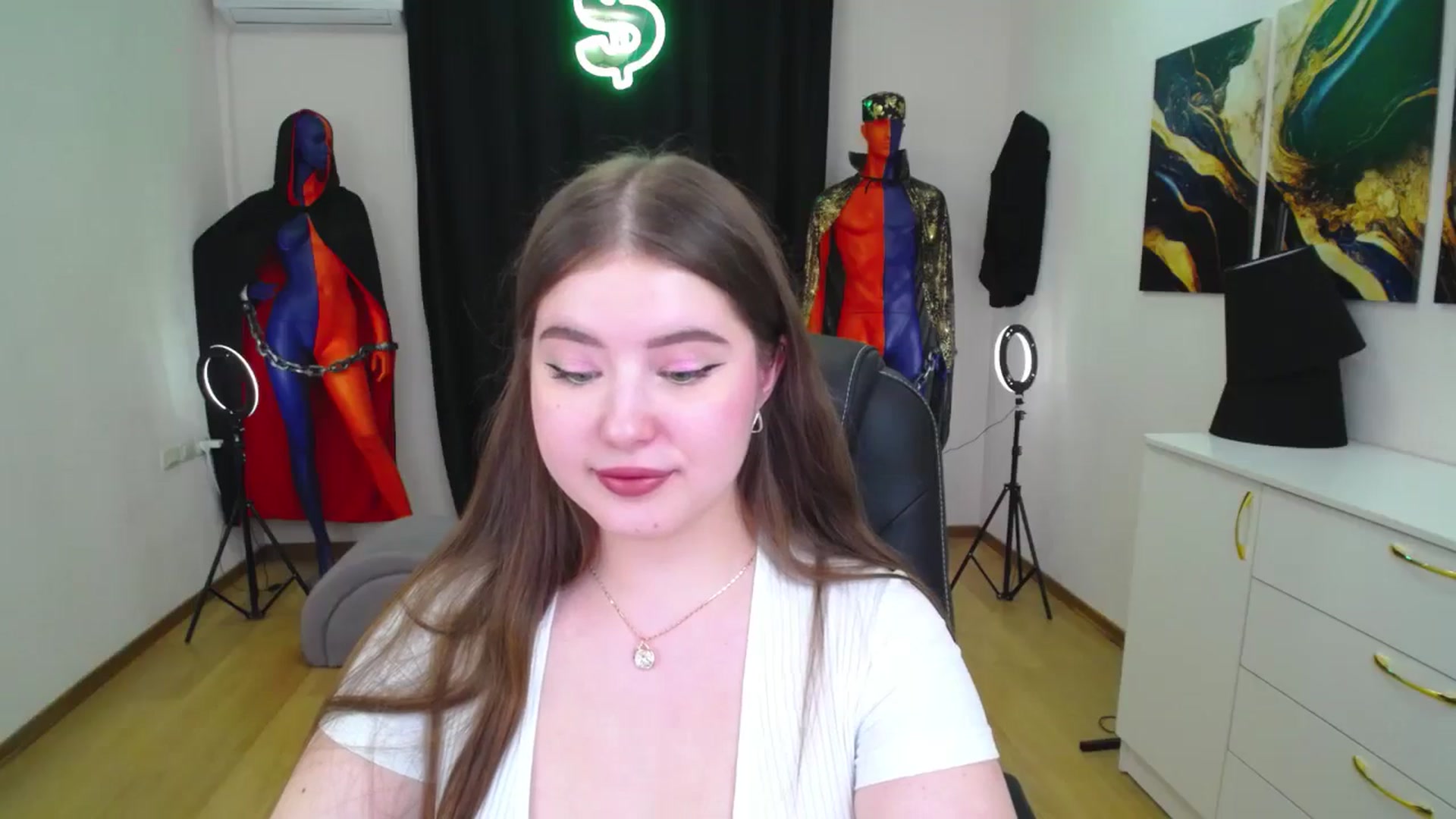 Gallery image thumbnail from AdmireMyEyes's myfreecams stream on, 11/28/2024, 19:15 image 17 of 20