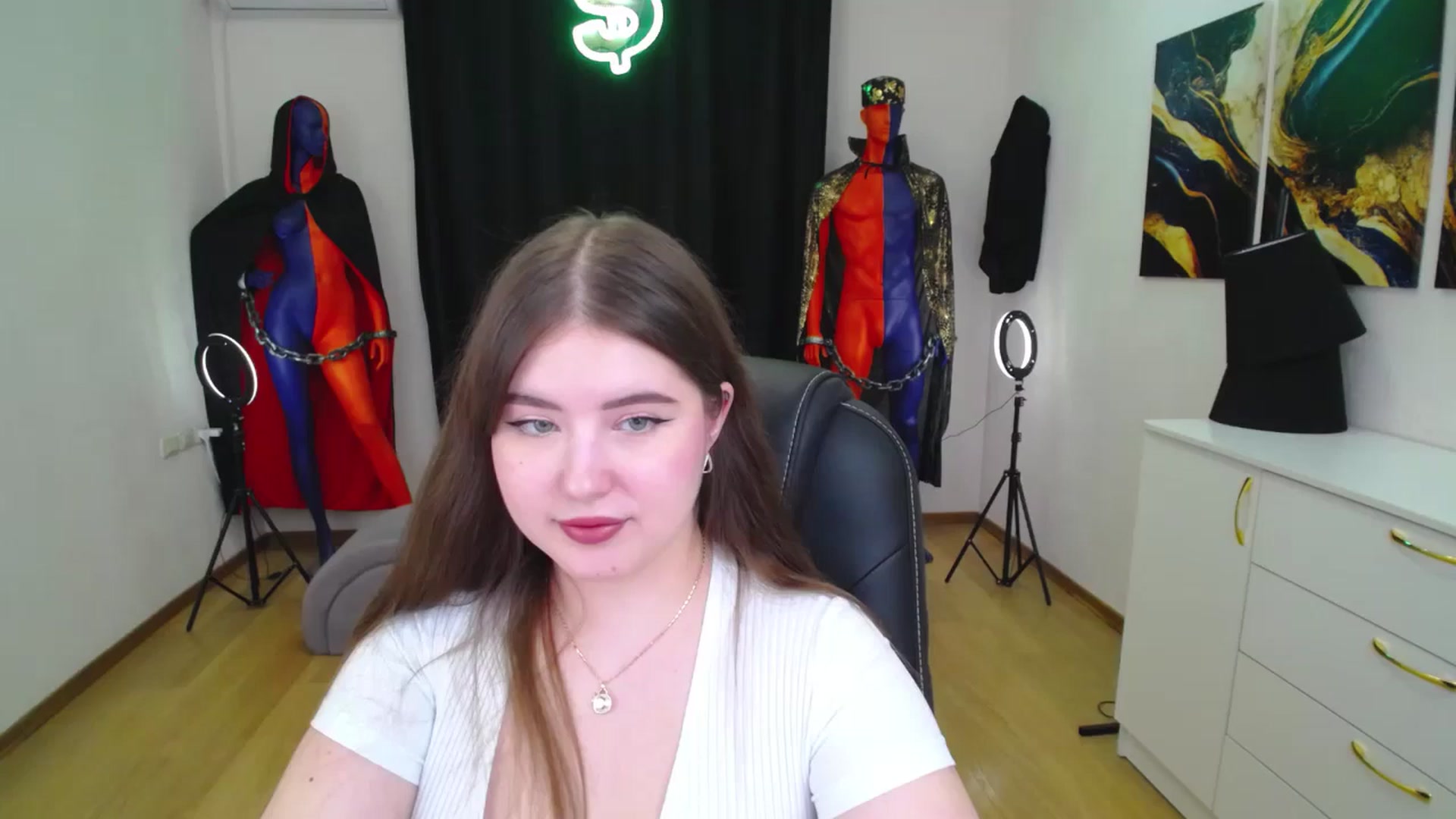 Gallery image thumbnail from AdmireMyEyes's myfreecams stream on, 11/28/2024, 19:15 image 1 of 20
