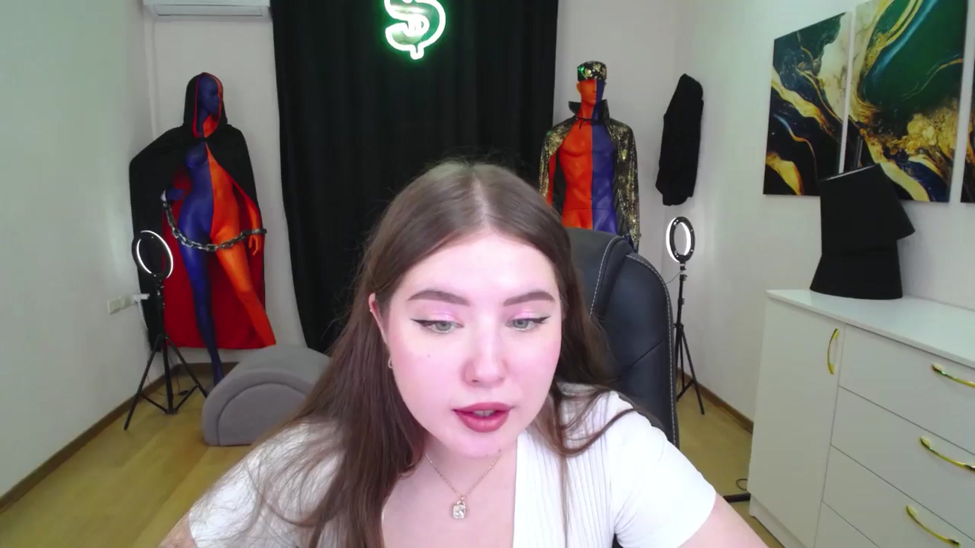 Gallery image thumbnail from AdmireMyEyes's myfreecams stream on, 11/28/2024, 19:15 image 18 of 20