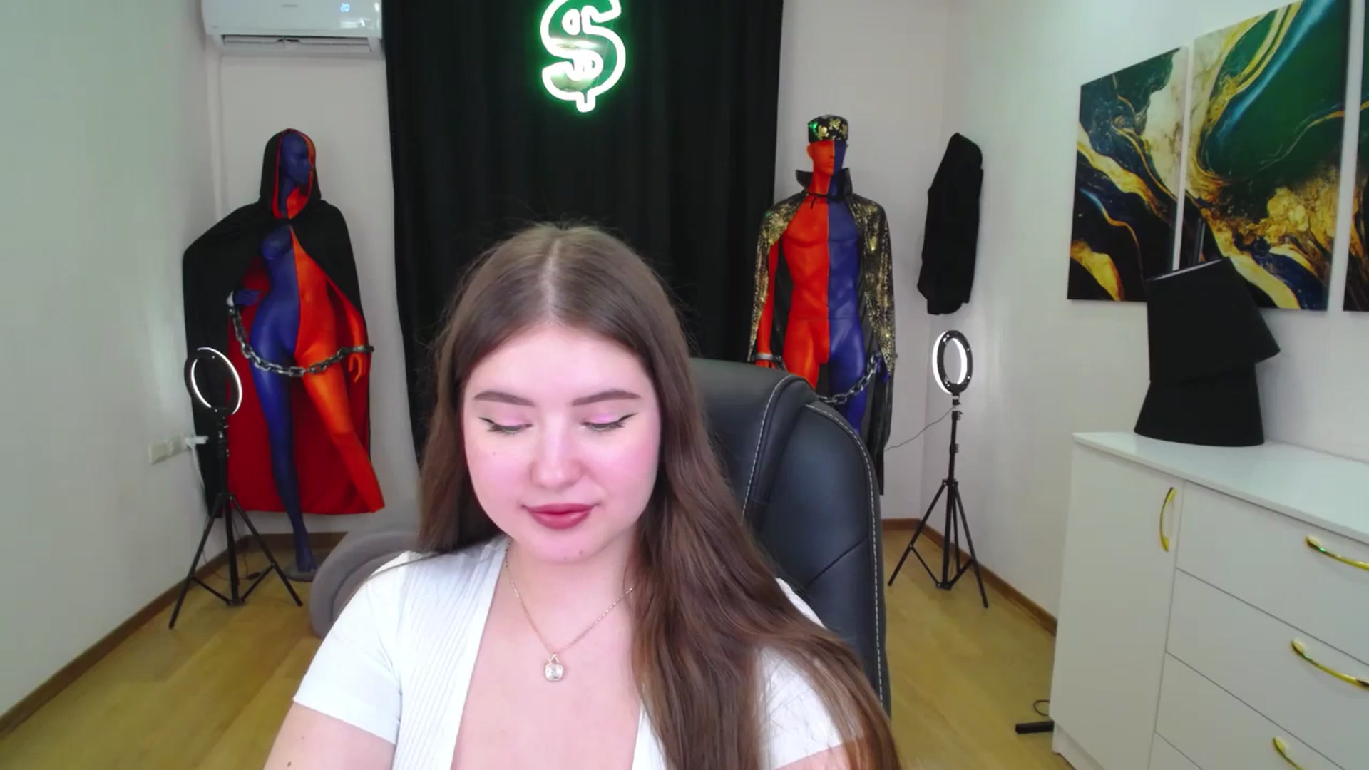 Gallery image thumbnail from AdmireMyEyes's myfreecams stream on, 11/28/2024, 21:44 image 11 of 20