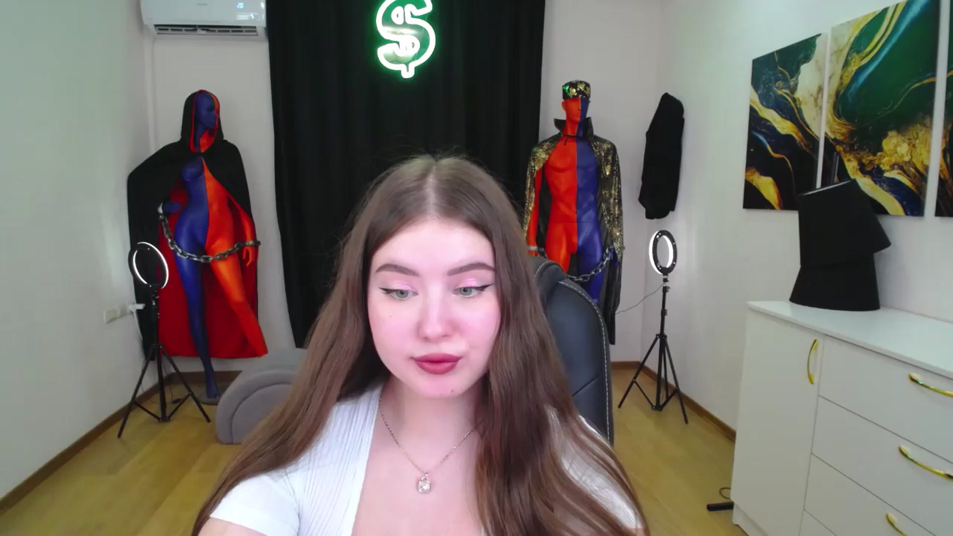 Gallery image thumbnail from AdmireMyEyes's myfreecams stream on, 11/28/2024, 21:44 image 13 of 20
