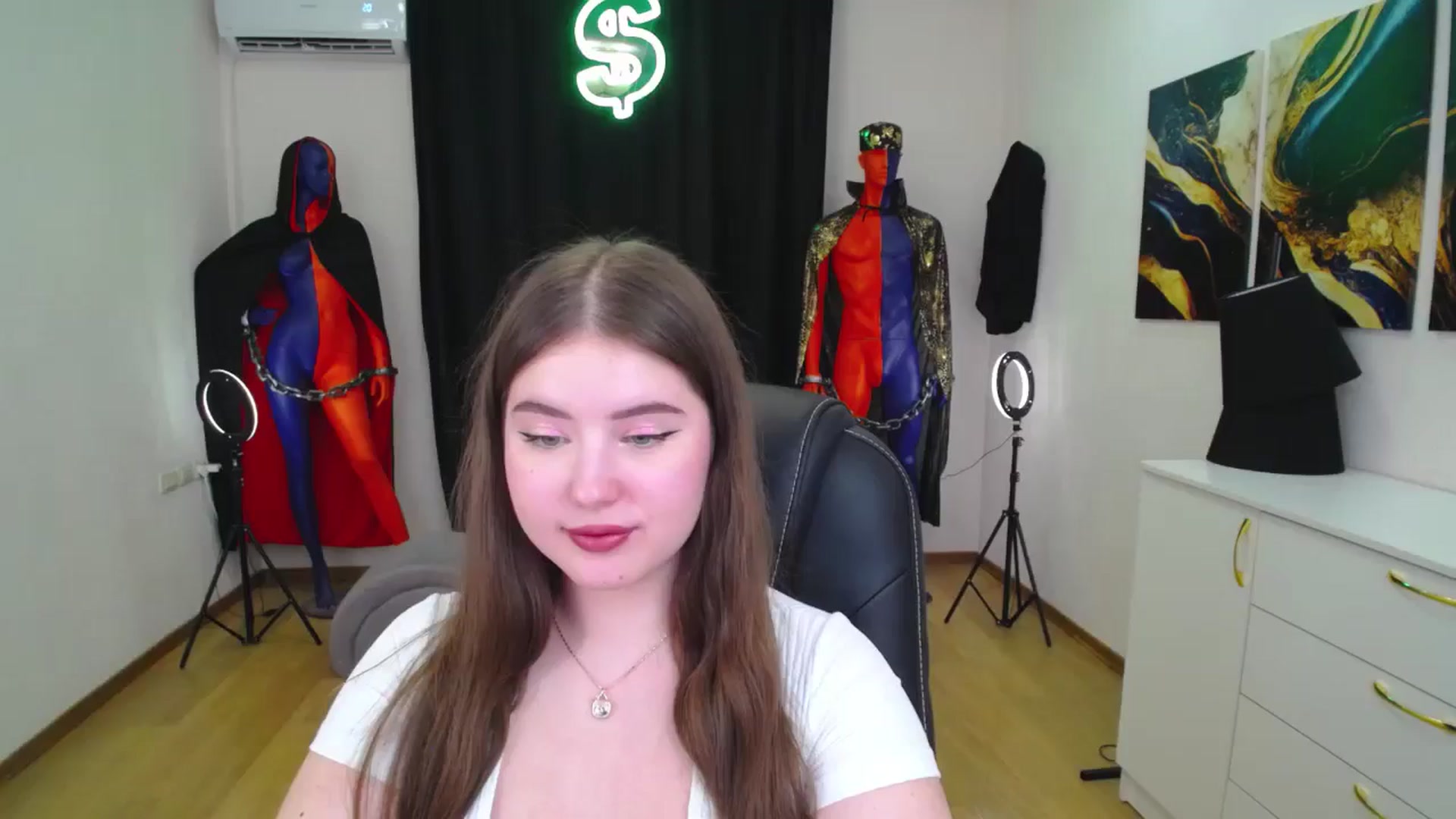 Gallery image thumbnail from AdmireMyEyes's myfreecams stream on, 11/28/2024, 21:44 image 10 of 20