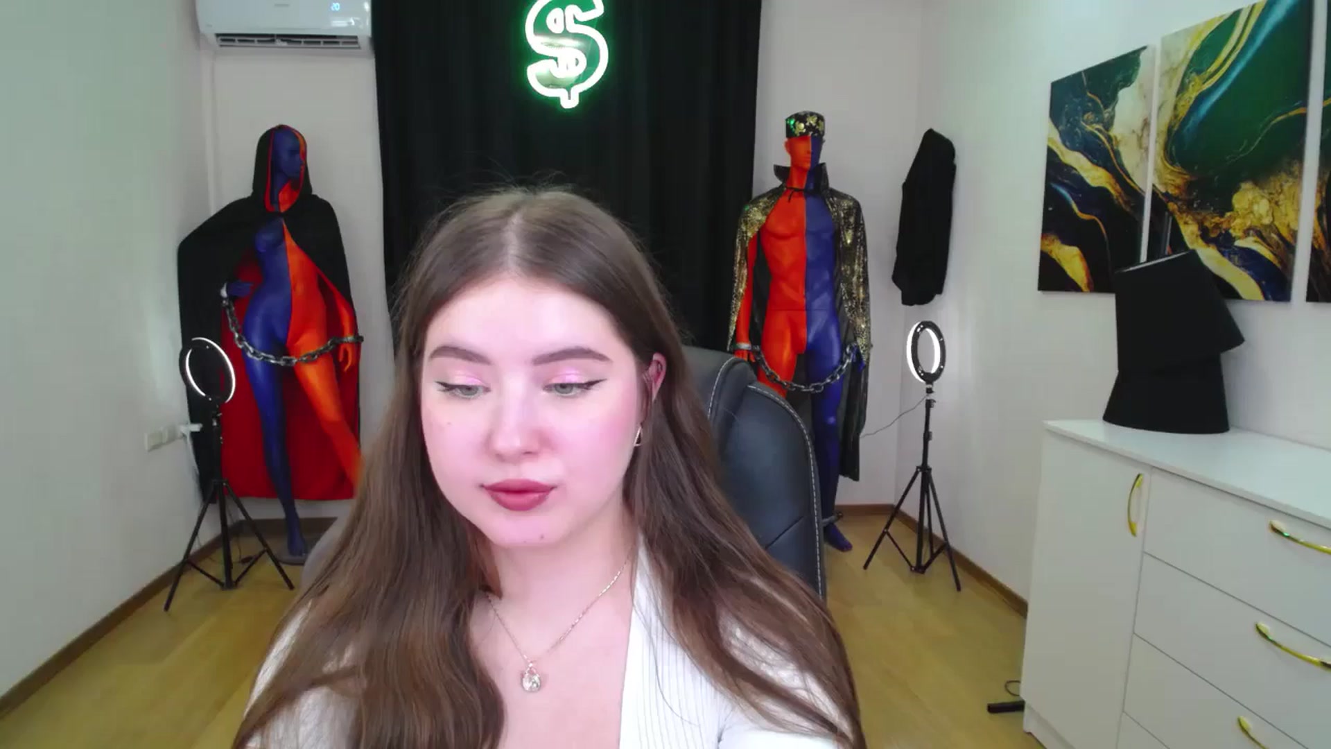 Gallery image thumbnail from AdmireMyEyes's myfreecams stream on, 11/28/2024, 21:44 image 8 of 20
