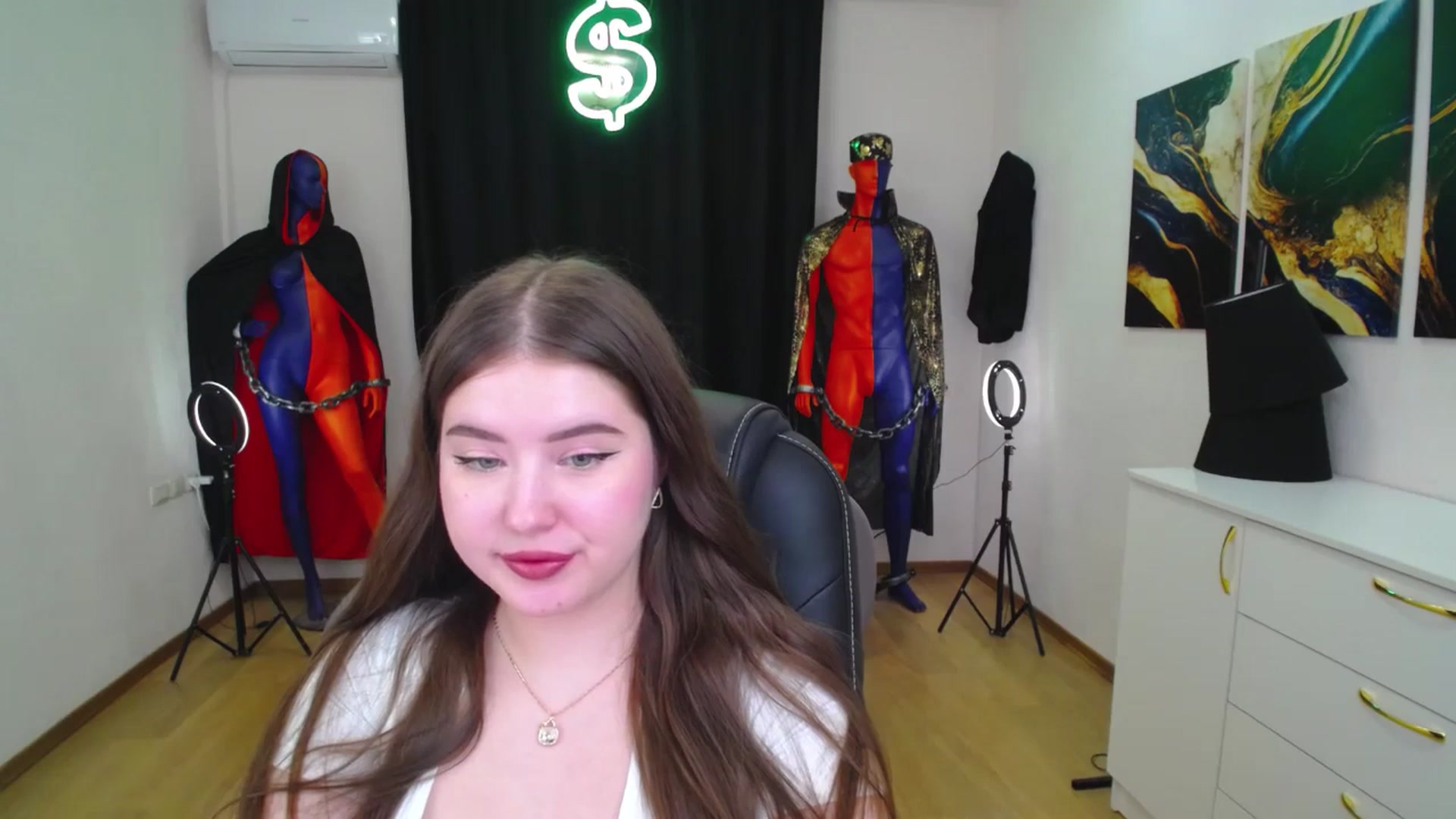 Gallery image thumbnail from AdmireMyEyes's myfreecams stream on, 11/28/2024, 23:01 image 13 of 20