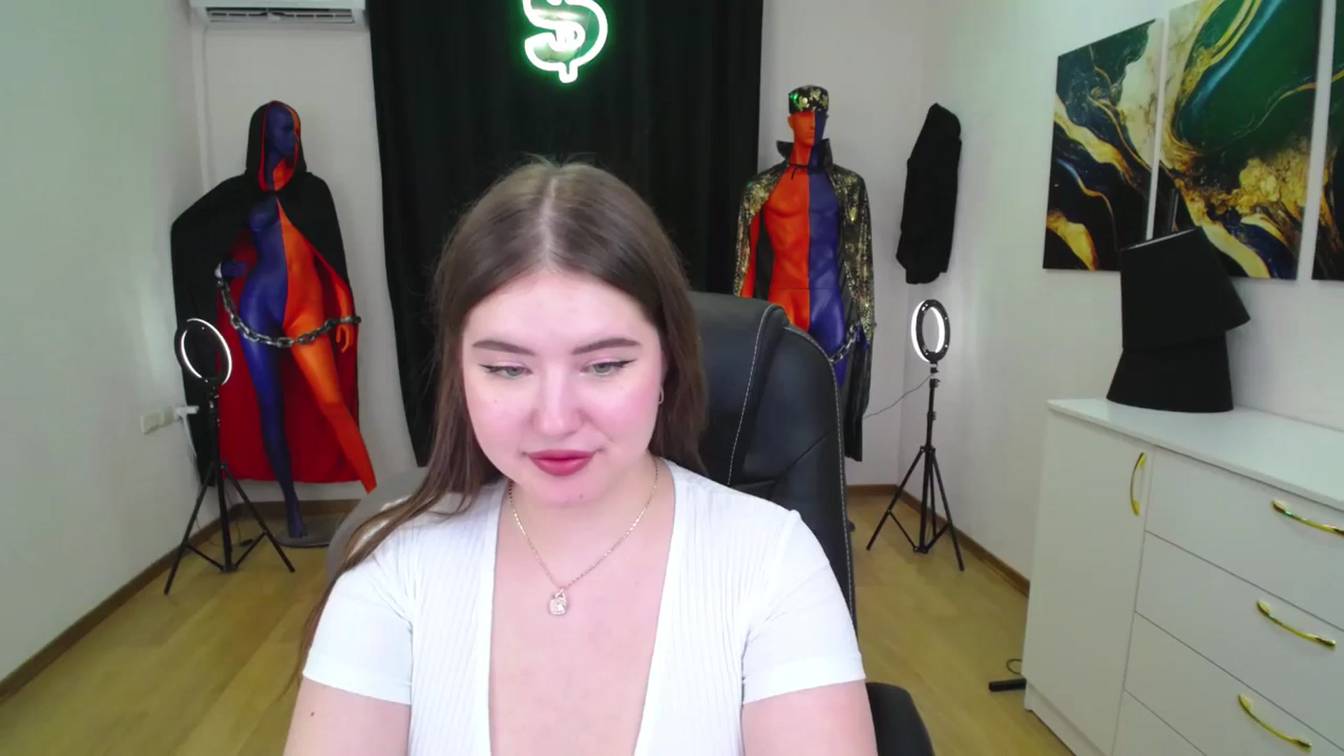 Gallery image thumbnail from AdmireMyEyes's myfreecams stream on, 11/29/2024, 01:01 image 18 of 20