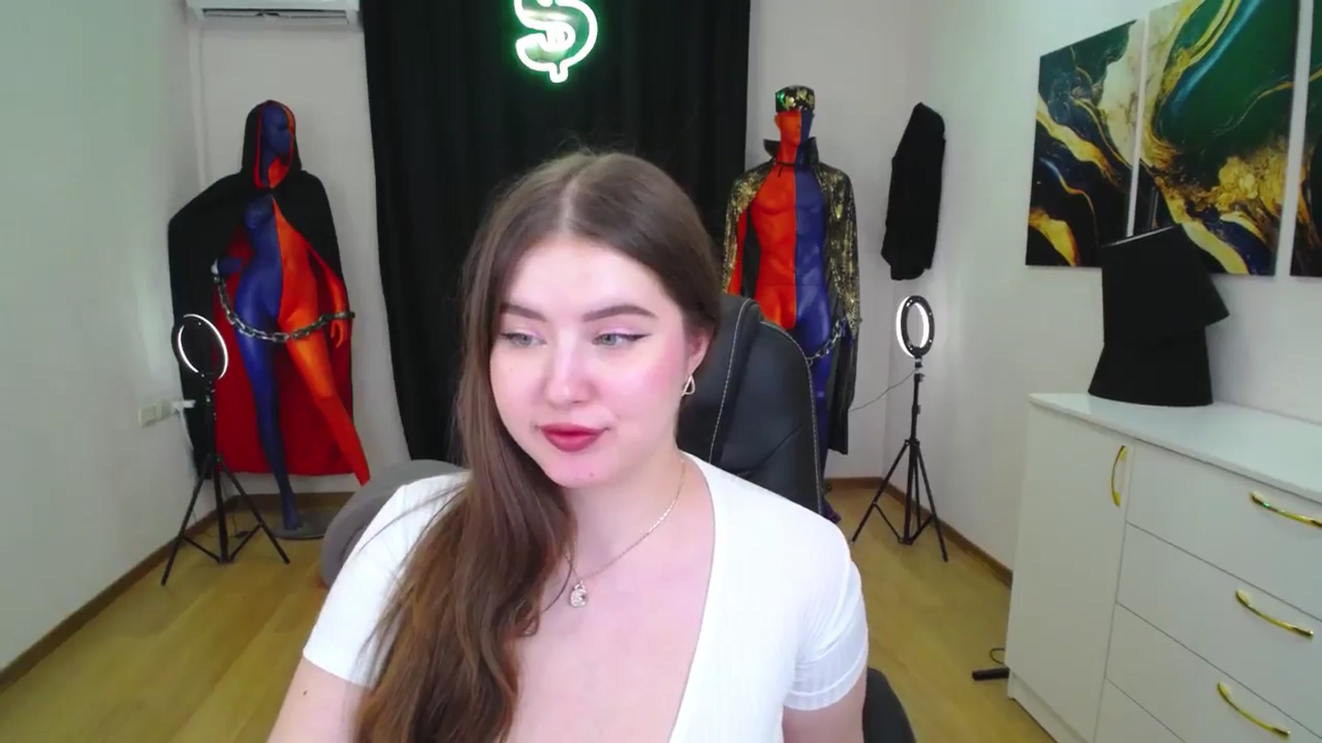 Gallery image thumbnail from AdmireMyEyes's myfreecams stream on, 11/29/2024, 01:01 image 16 of 20
