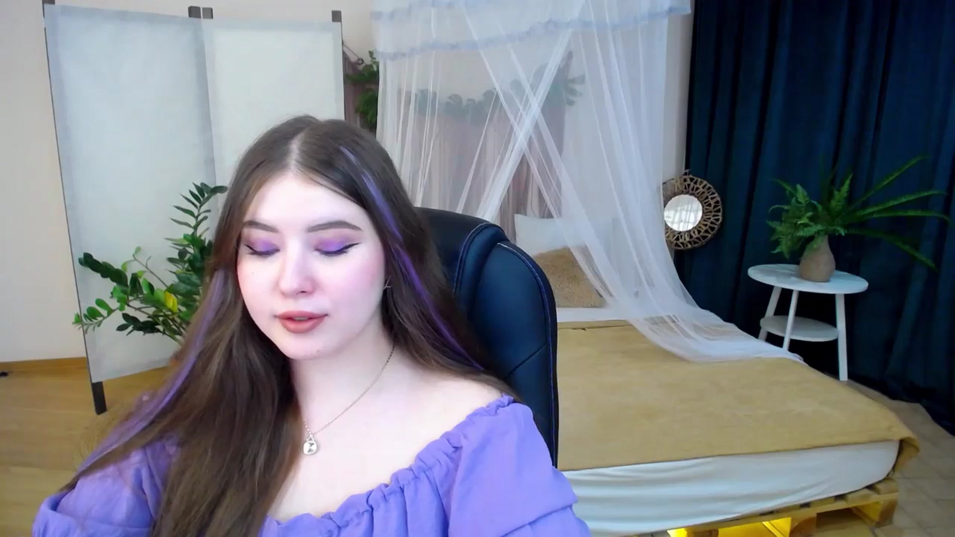 Gallery image thumbnail from AdmireMyEyes's myfreecams stream on, 11/29/2024, 19:17 image 10 of 20
