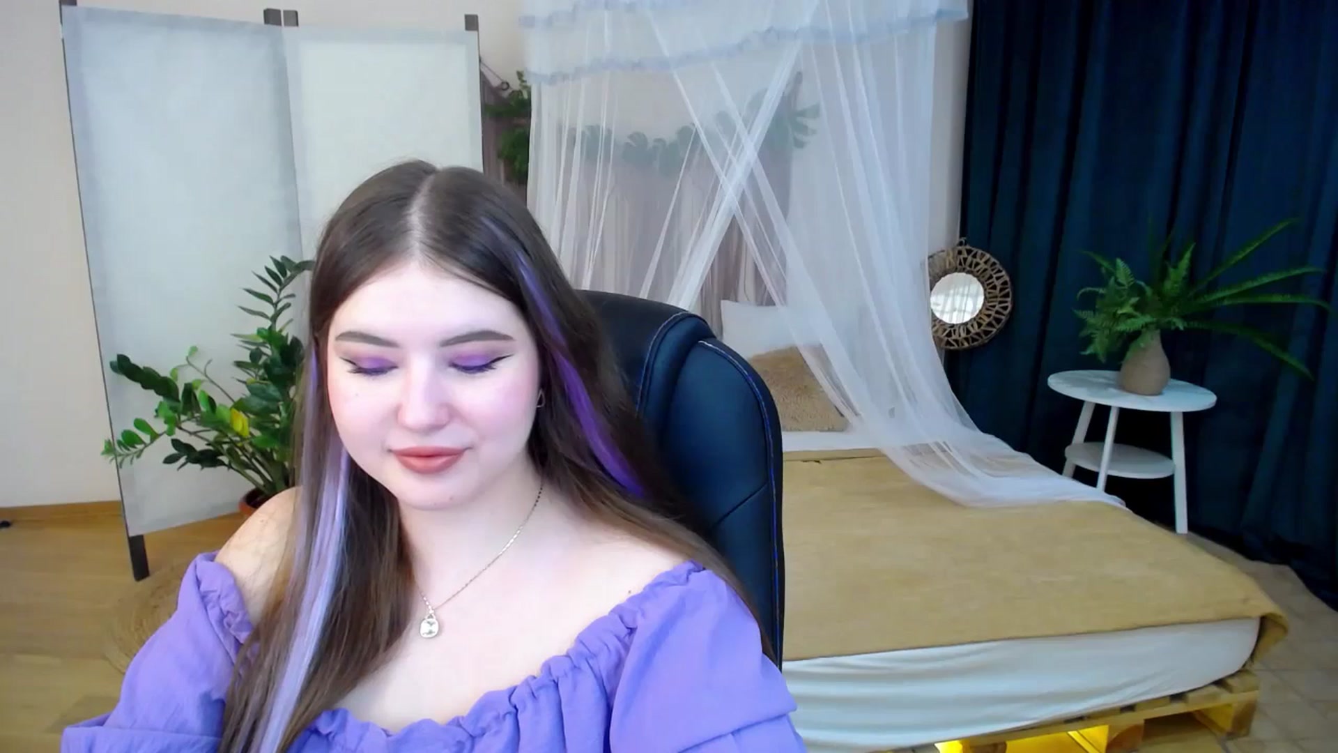 Gallery image thumbnail from AdmireMyEyes's myfreecams stream on, 11/29/2024, 19:17 image 9 of 20