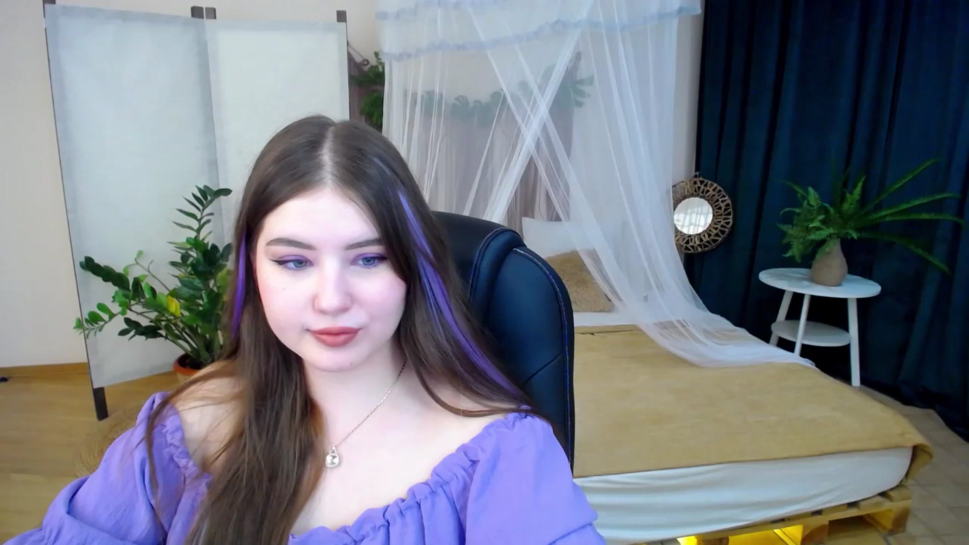 Gallery image thumbnail from AdmireMyEyes's myfreecams stream on, 11/29/2024, 19:17 image 15 of 20