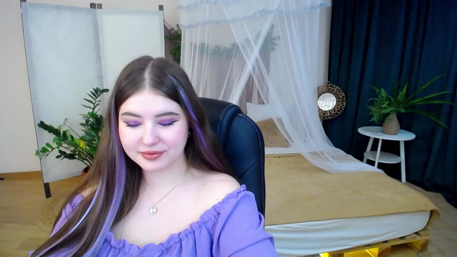 Gallery image thumbnail from AdmireMyEyes's myfreecams stream on, 11/29/2024, 19:17 image 6 of 20