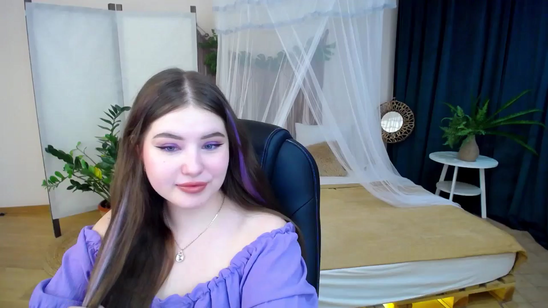 Gallery image thumbnail from AdmireMyEyes's myfreecams stream on, 11/29/2024, 19:17 image 11 of 20