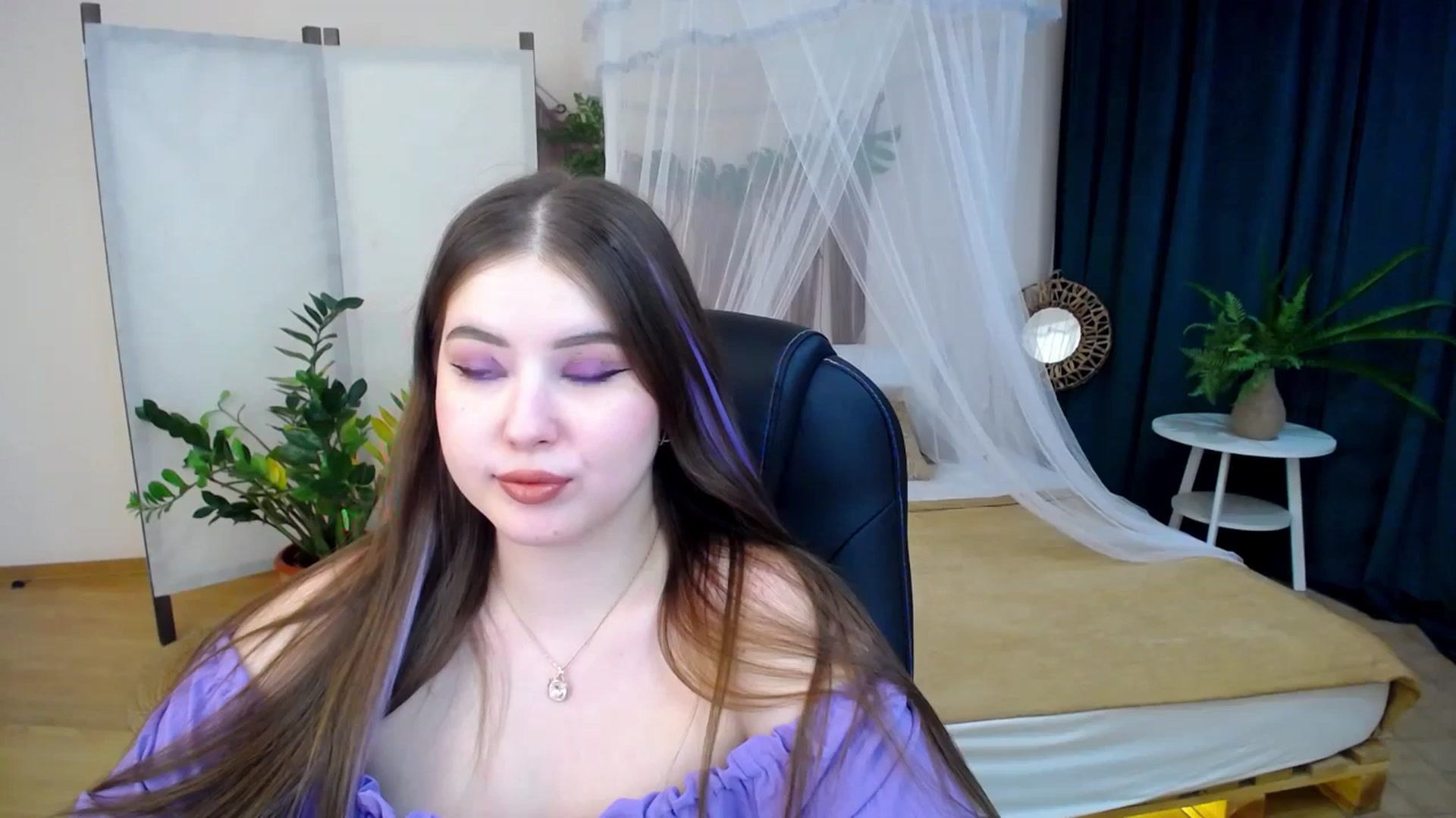 Gallery image thumbnail from AdmireMyEyes's myfreecams stream on, 11/29/2024, 21:13 image 8 of 20