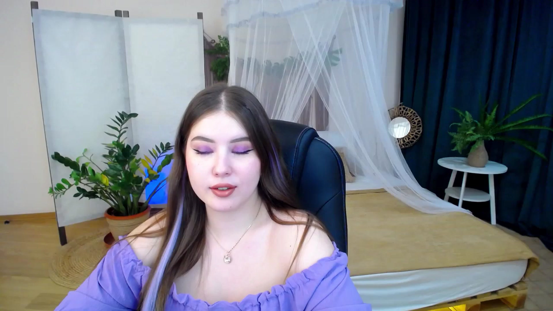 Gallery image thumbnail from AdmireMyEyes's myfreecams stream on, 11/29/2024, 21:13 image 10 of 20