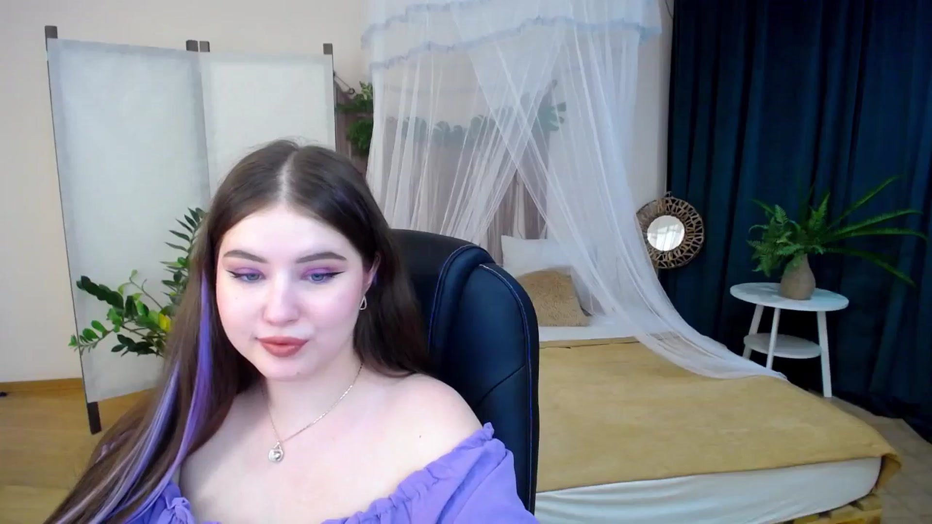 Gallery image thumbnail from AdmireMyEyes's myfreecams stream on, 11/29/2024, 22:35 image 7 of 20