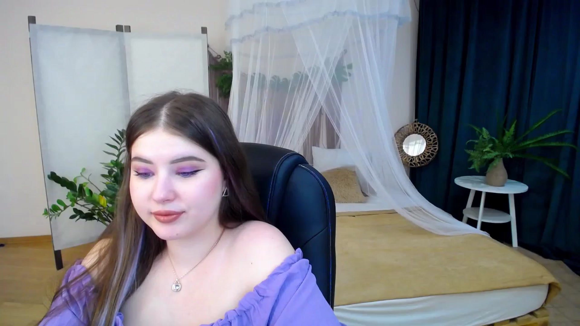 Gallery image thumbnail from AdmireMyEyes's myfreecams stream on, 11/29/2024, 22:35 image 3 of 20