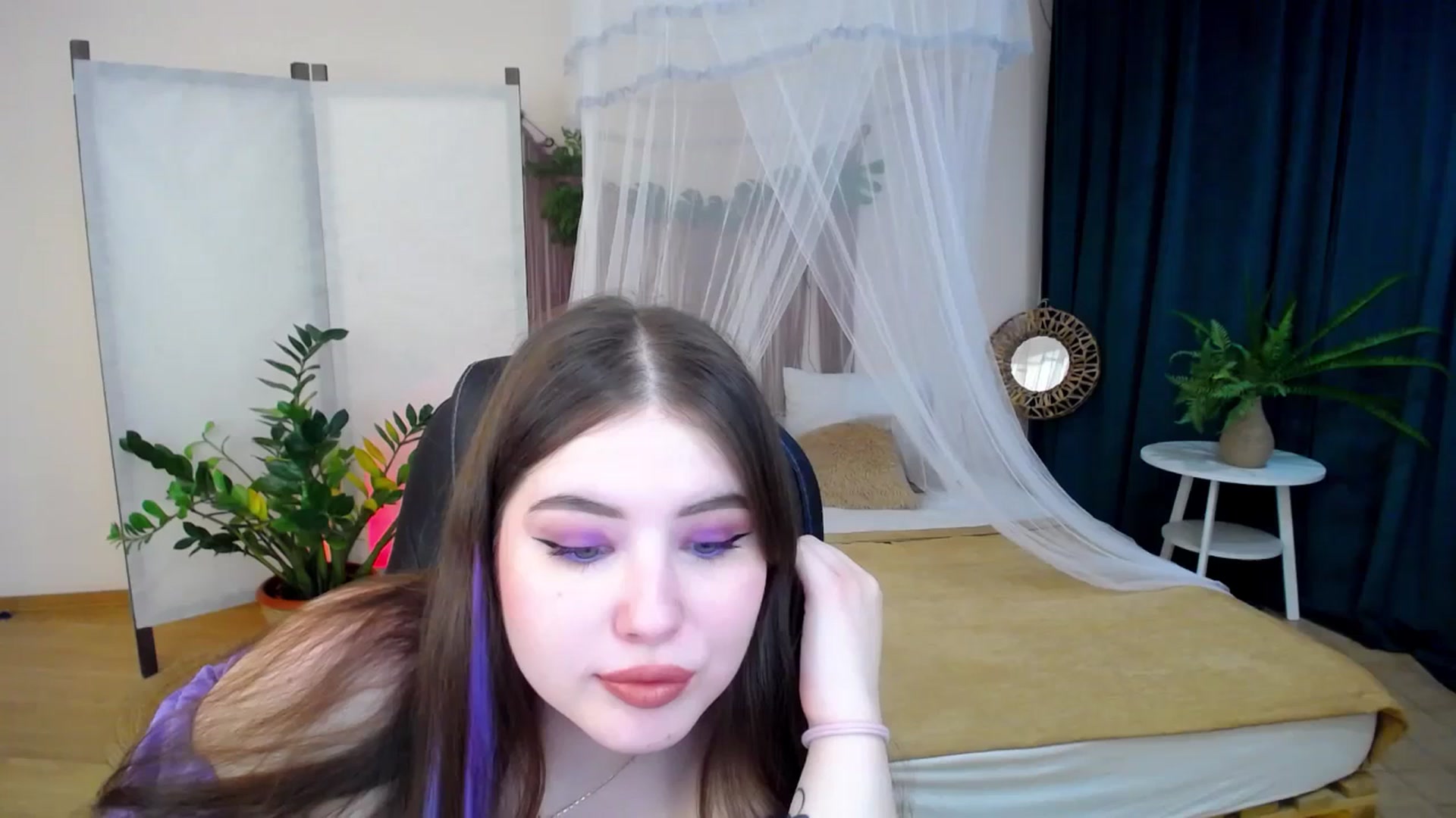 Gallery image thumbnail from AdmireMyEyes's myfreecams stream on, 11/29/2024, 22:35 image 8 of 20