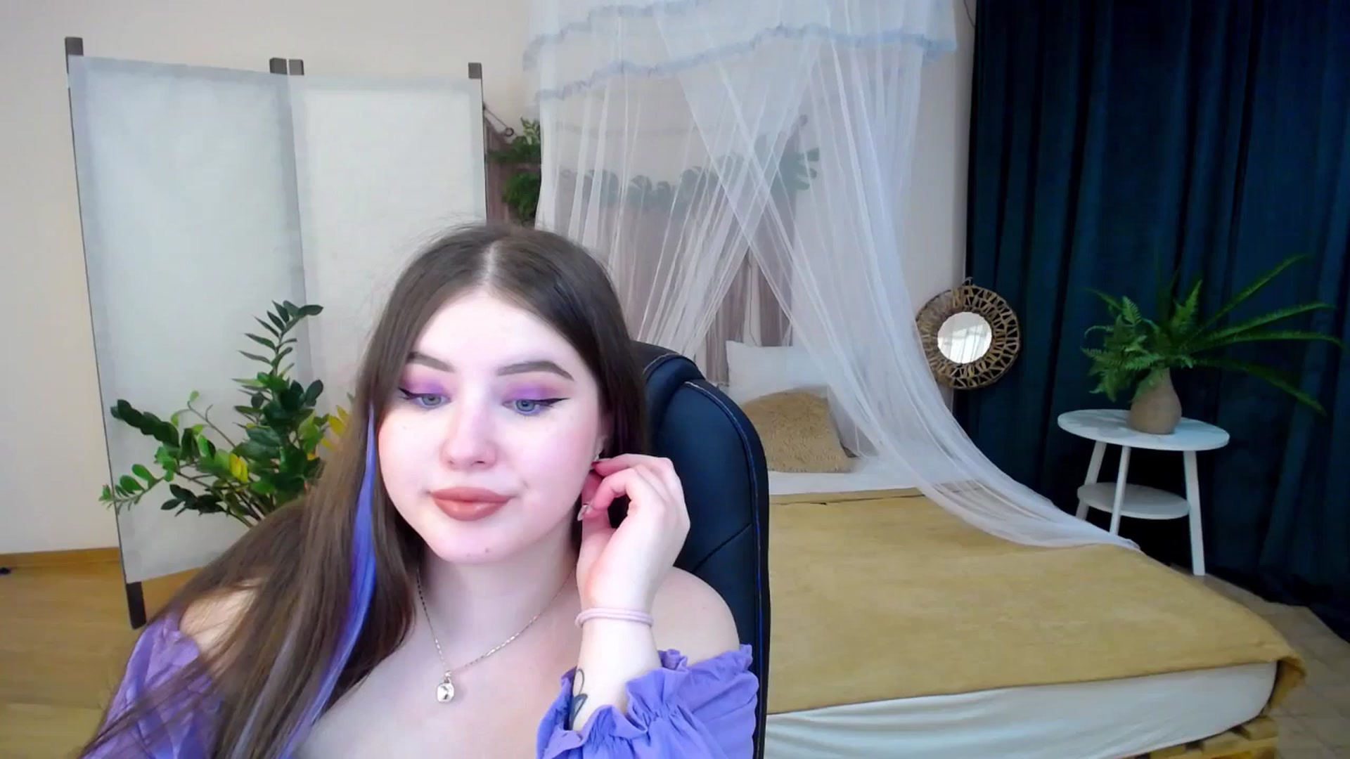 Gallery image thumbnail from AdmireMyEyes's myfreecams stream on, 11/29/2024, 22:35 image 1 of 20