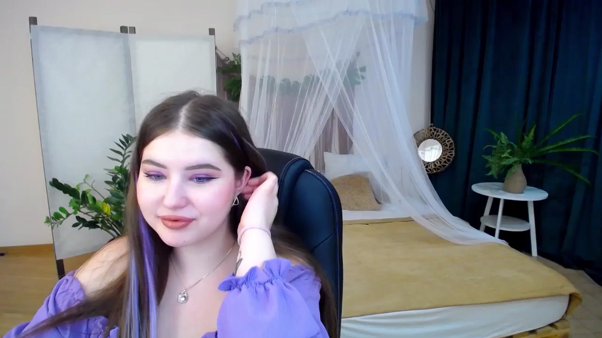 Gallery image thumbnail from AdmireMyEyes's myfreecams stream on, 11/29/2024, 22:35 image 10 of 20