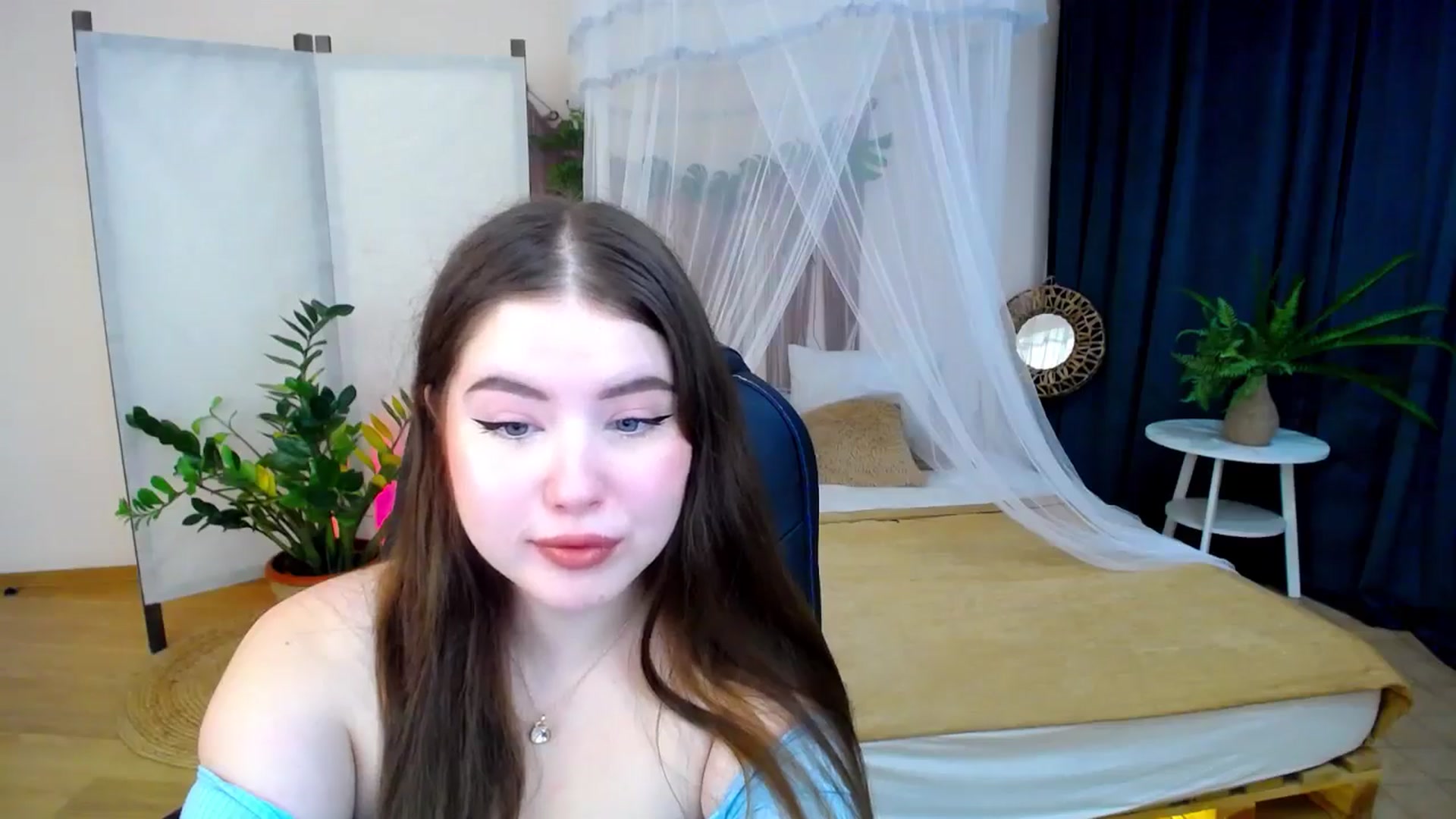 Gallery image thumbnail from AdmireMyEyes's myfreecams stream on, 11/30/2024, 18:51 image 15 of 20