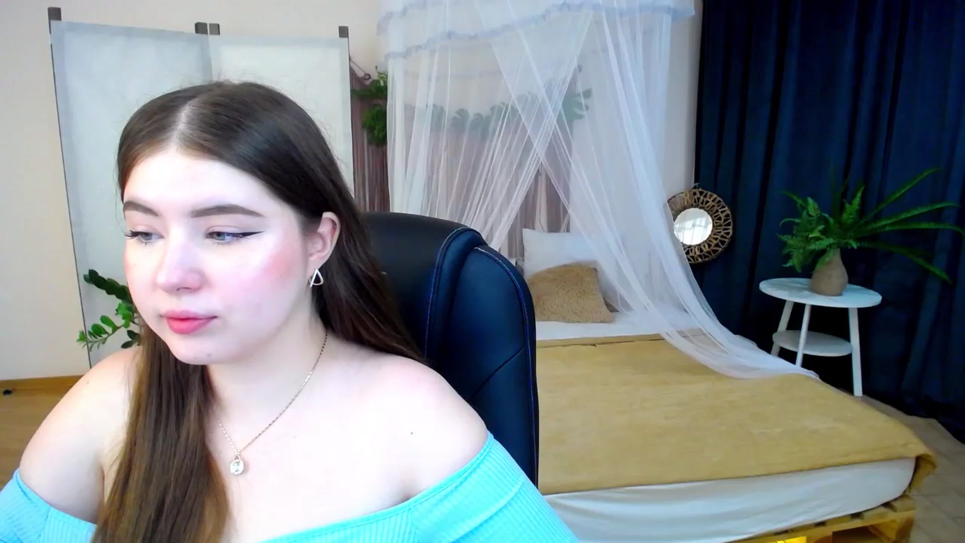 Gallery image thumbnail from AdmireMyEyes's myfreecams stream on, 11/30/2024, 18:51 image 6 of 20