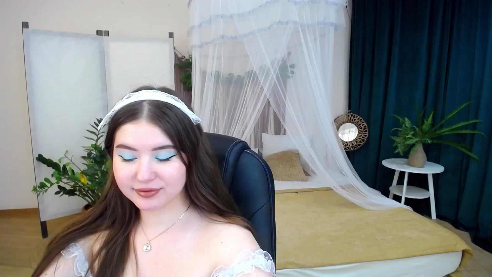 Gallery image thumbnail from AdmireMyEyes's myfreecams stream on, 12/04/2024, 08:45 image 4 of 20