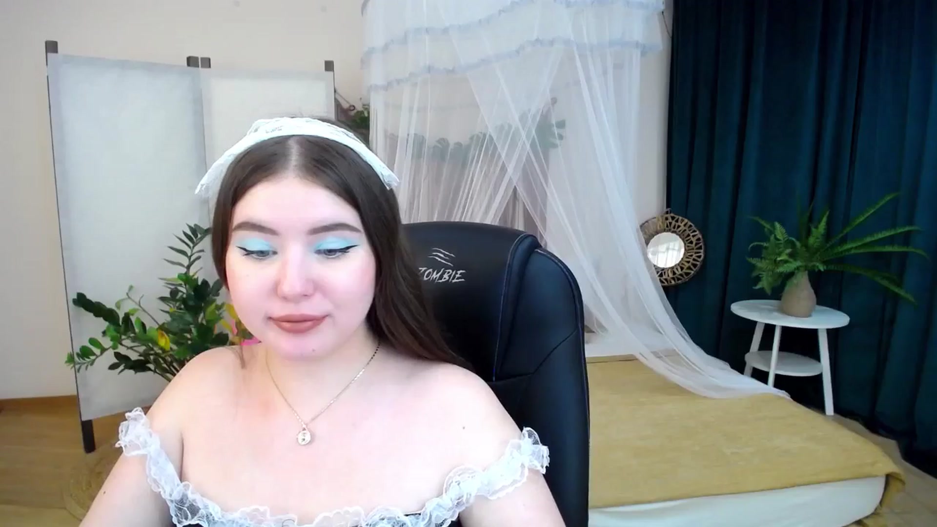 Gallery image thumbnail from AdmireMyEyes's myfreecams stream on, 12/04/2024, 08:45 image 20 of 20
