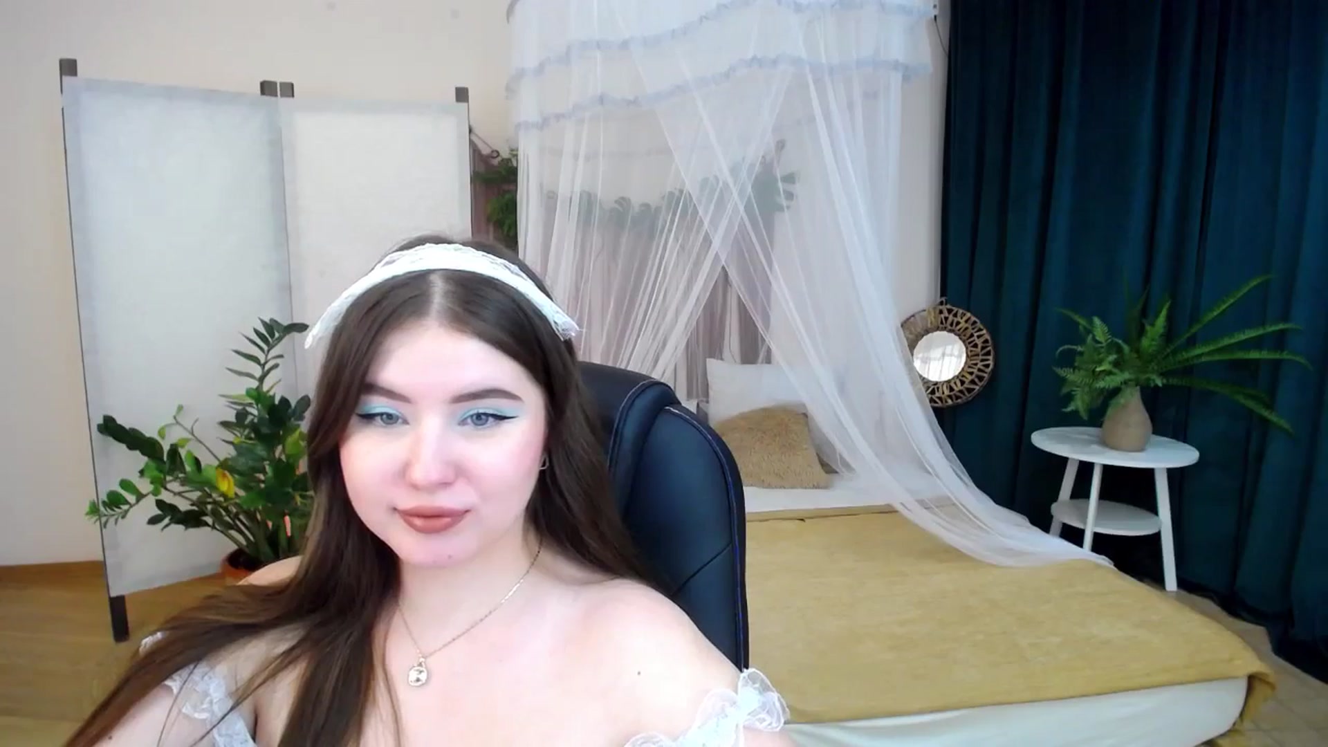 Gallery image thumbnail from AdmireMyEyes's myfreecams stream on, 12/04/2024, 08:45 image 3 of 20